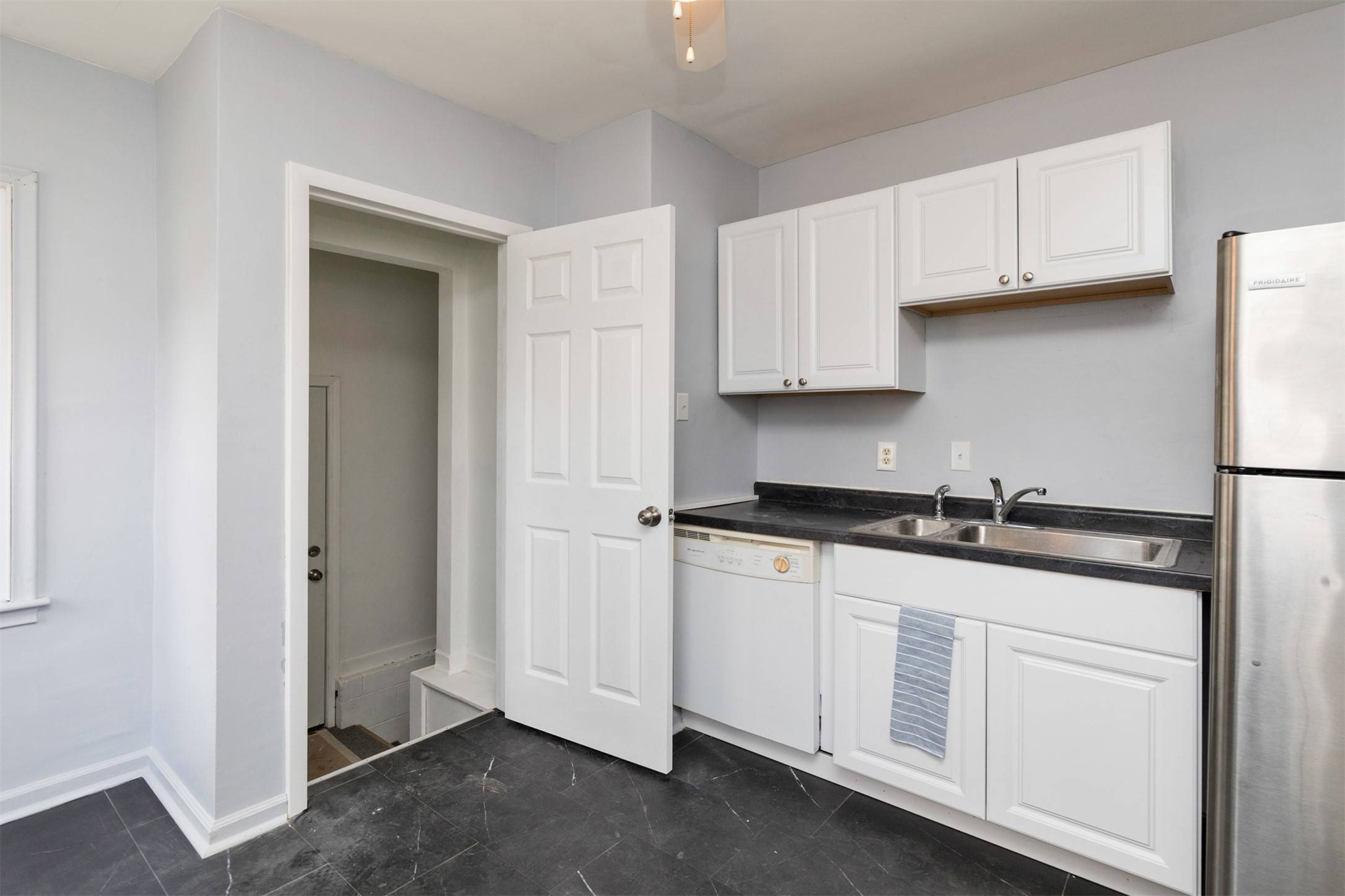Des Moines, IA 50310,3116 Seneca Avenue