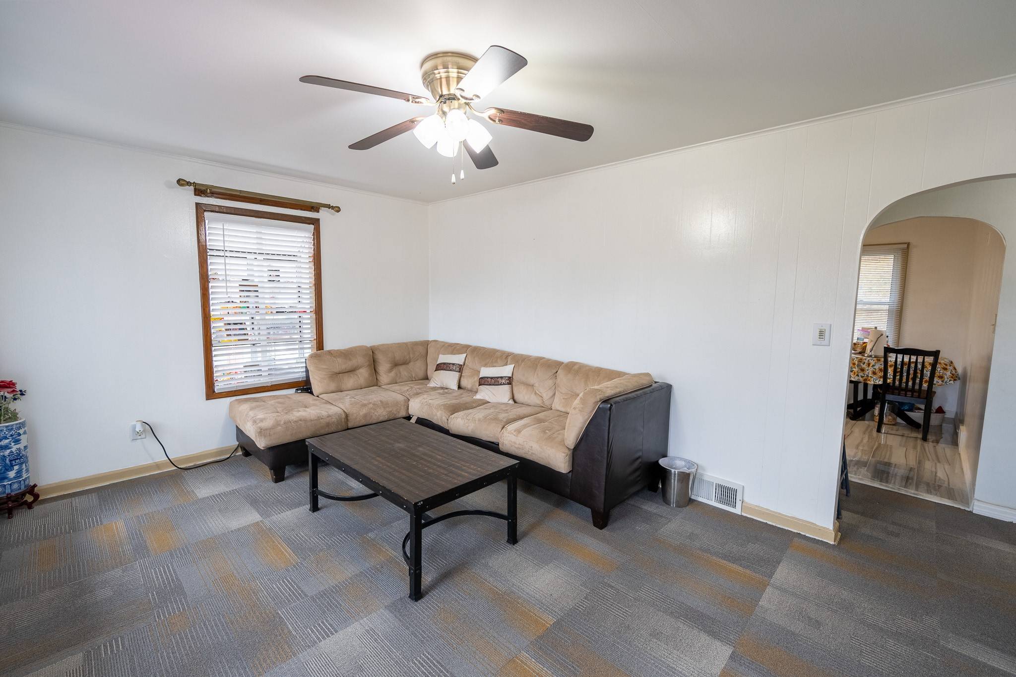 Des Moines, IA 50317,2404 E 34th Street