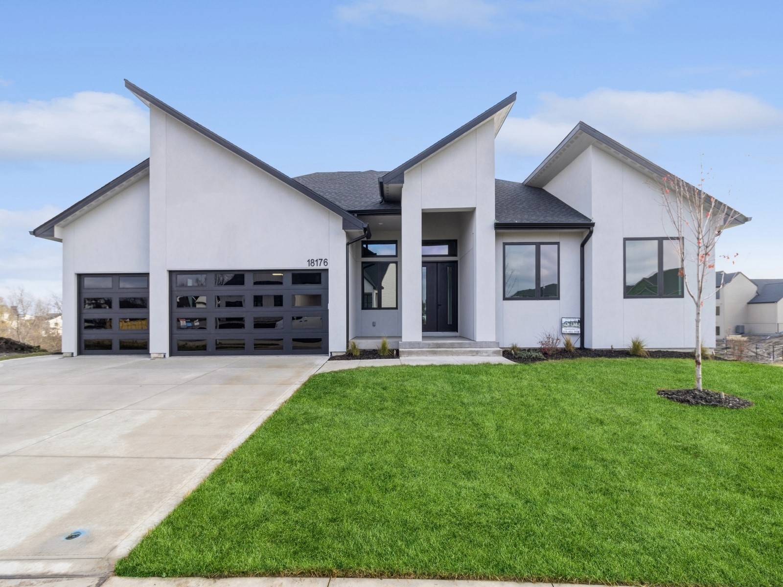 Clive, IA 50325,18176 Alderleaf Drive