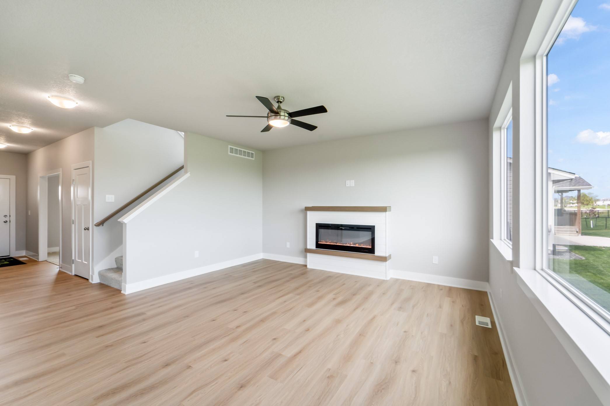 Urbandale, IA 50323,16435 Deerview Drive