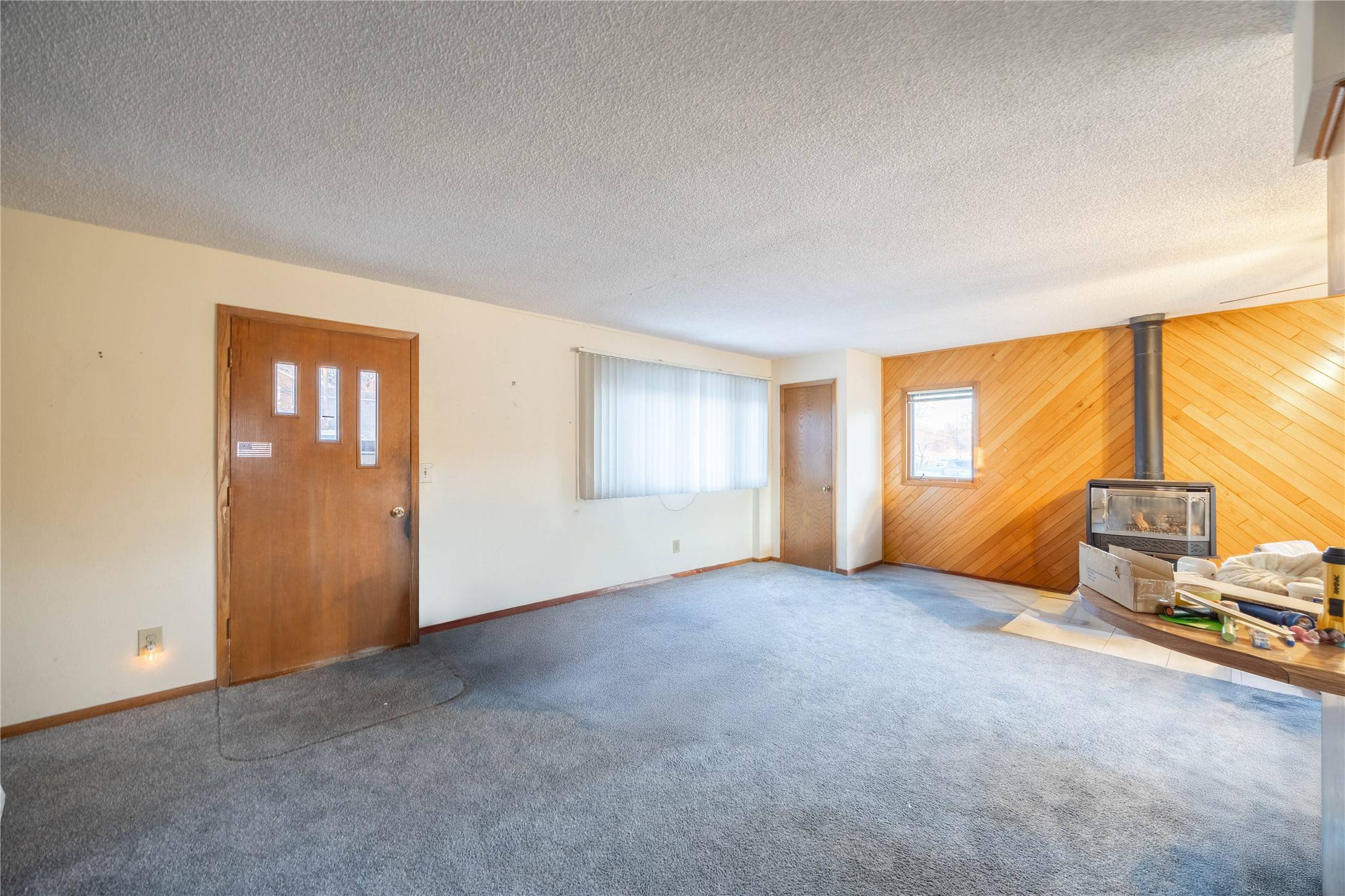 Des Moines, IA 50320,1615 E Emma Avenue