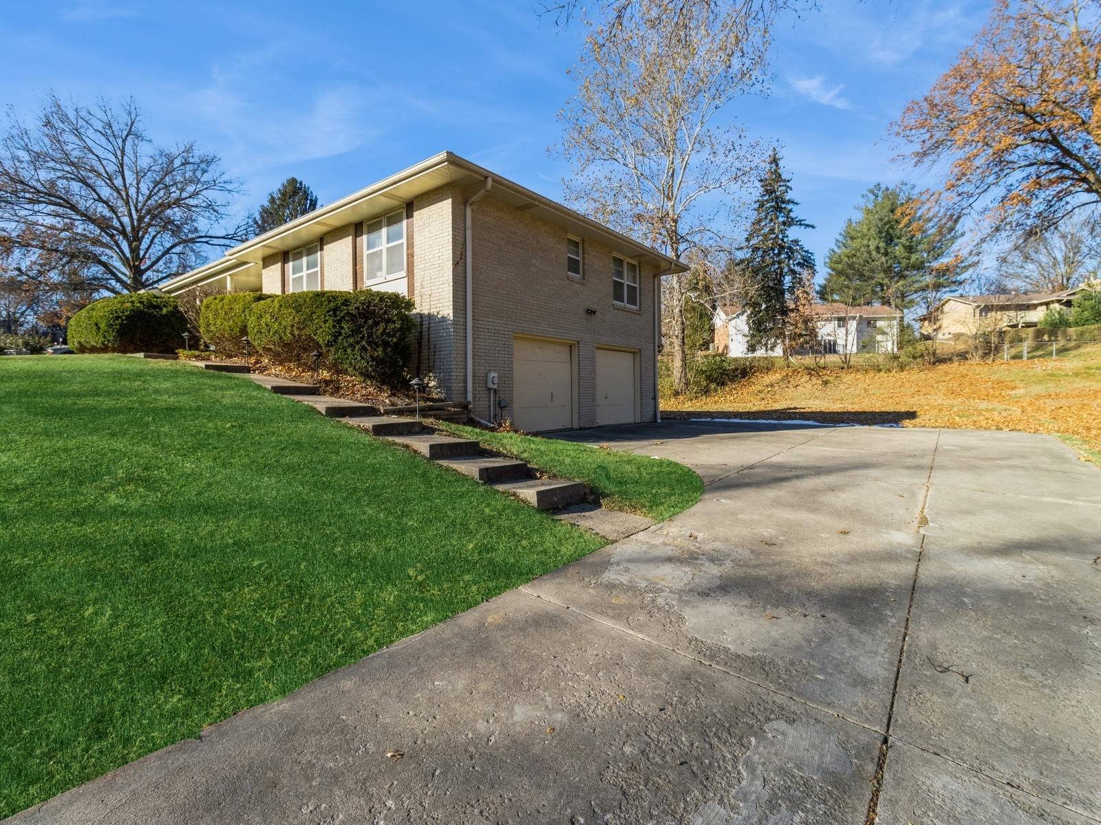 Des Moines, IA 50315,1927 Willowmere Drive