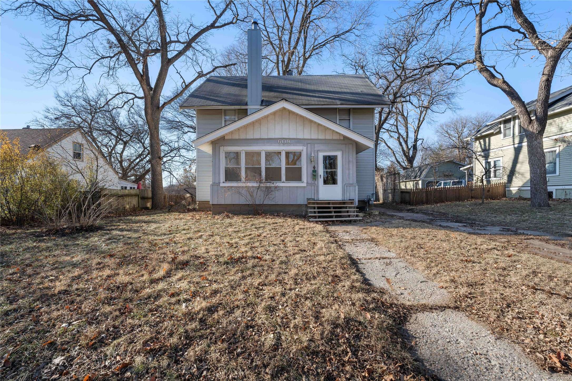 Ames, IA 50010,609 Ridgewood Avenue