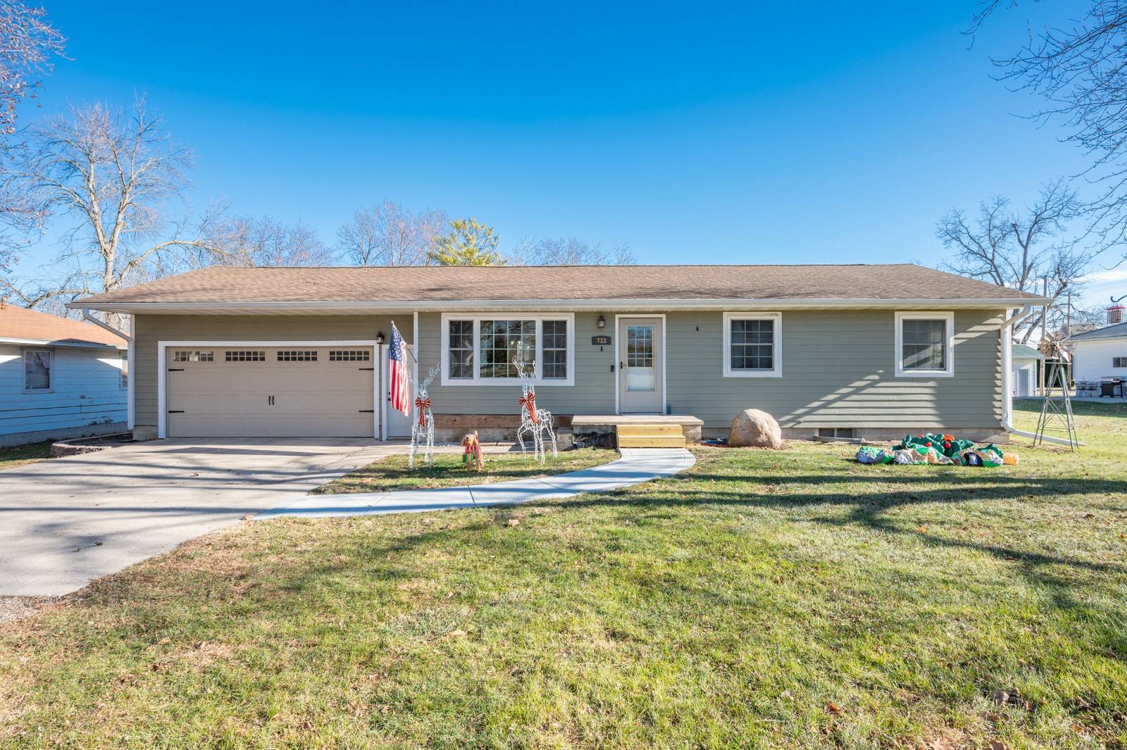 Colo, IA 50056,733 6th Street