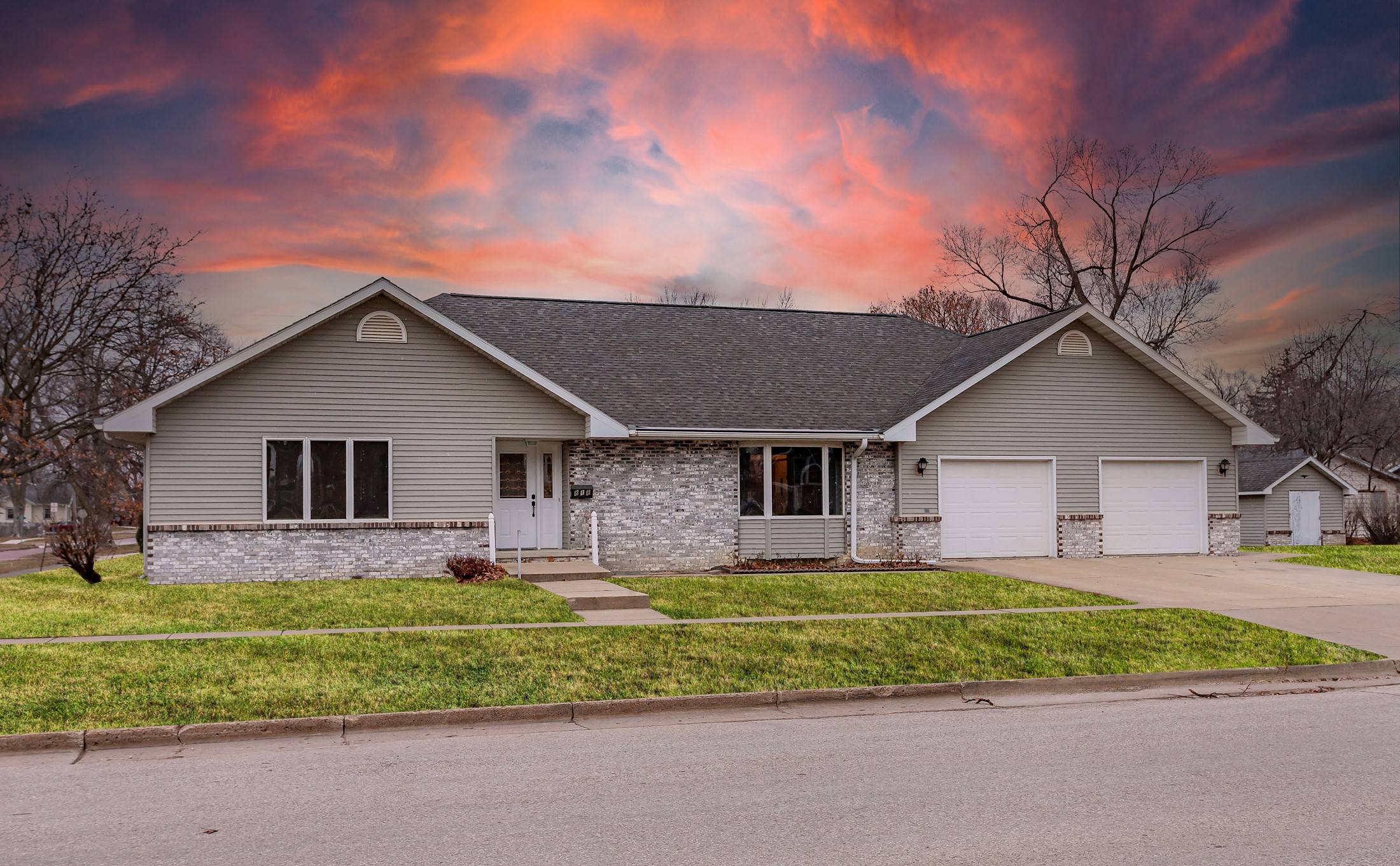 Adel, IA 50003,818 Rapids Street