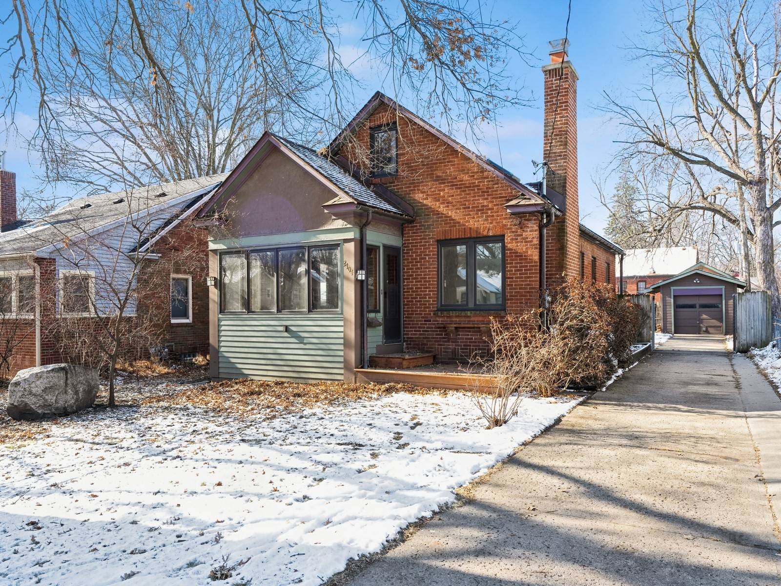 Des Moines, IA 50310,2104 37th Street