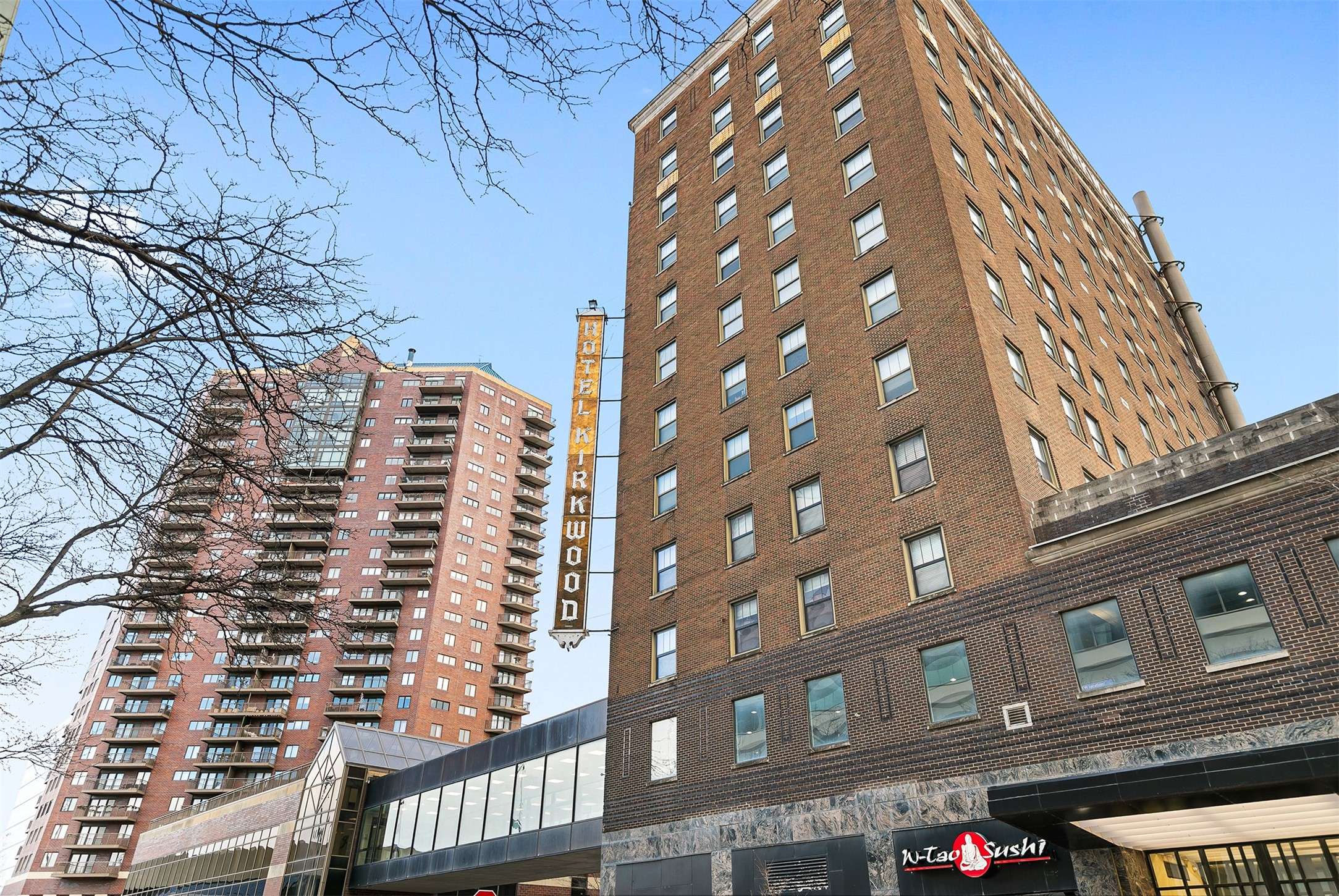 Des Moines, IA 50309,400 Walnut Street #305