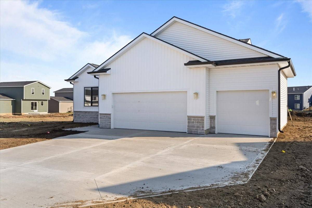 Altoona, IA 50009,1910 16th Circle SE