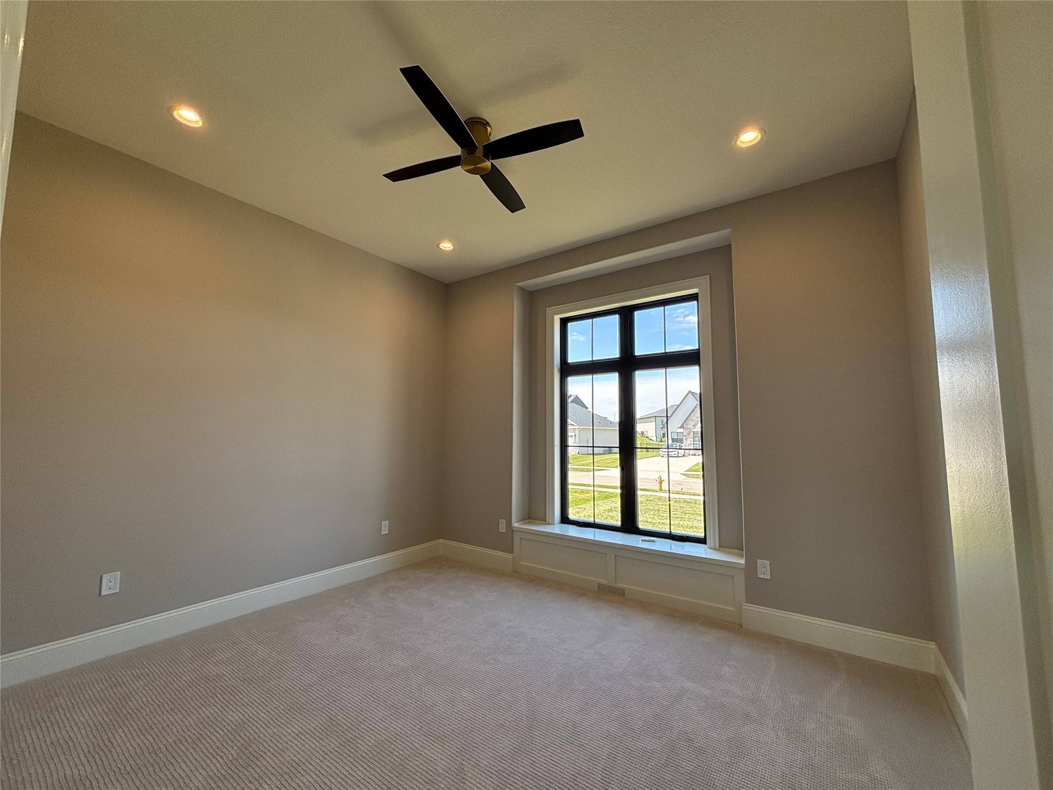 Clive, IA 50325,17872 Creekside Drive