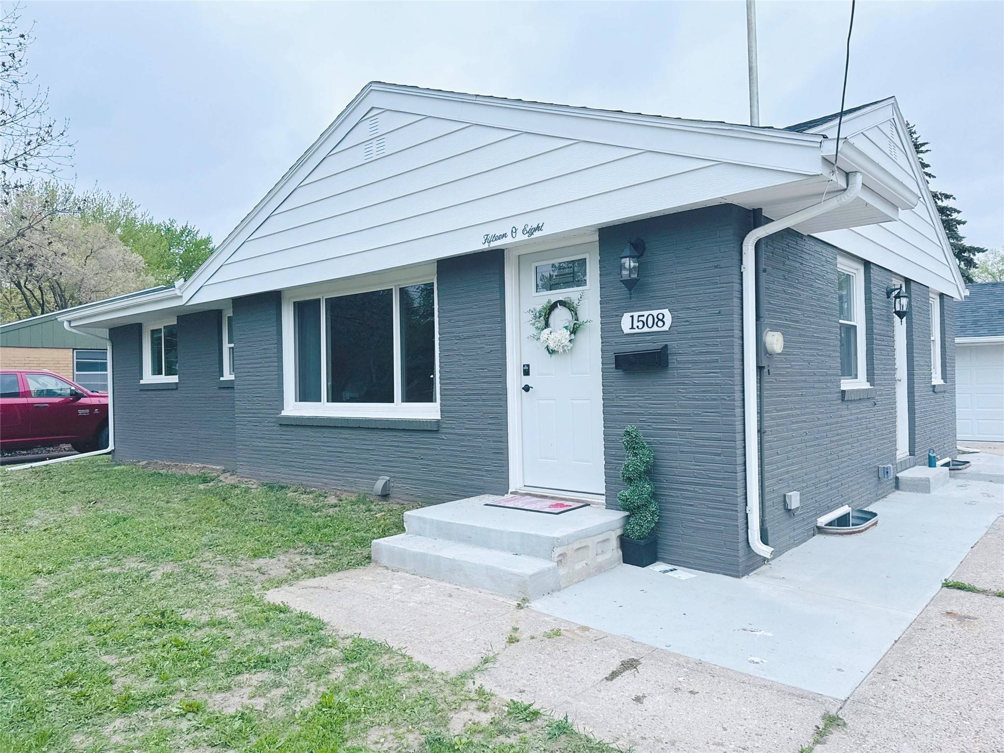 Des Moines, IA 50316,1508 E Tiffin Avenue