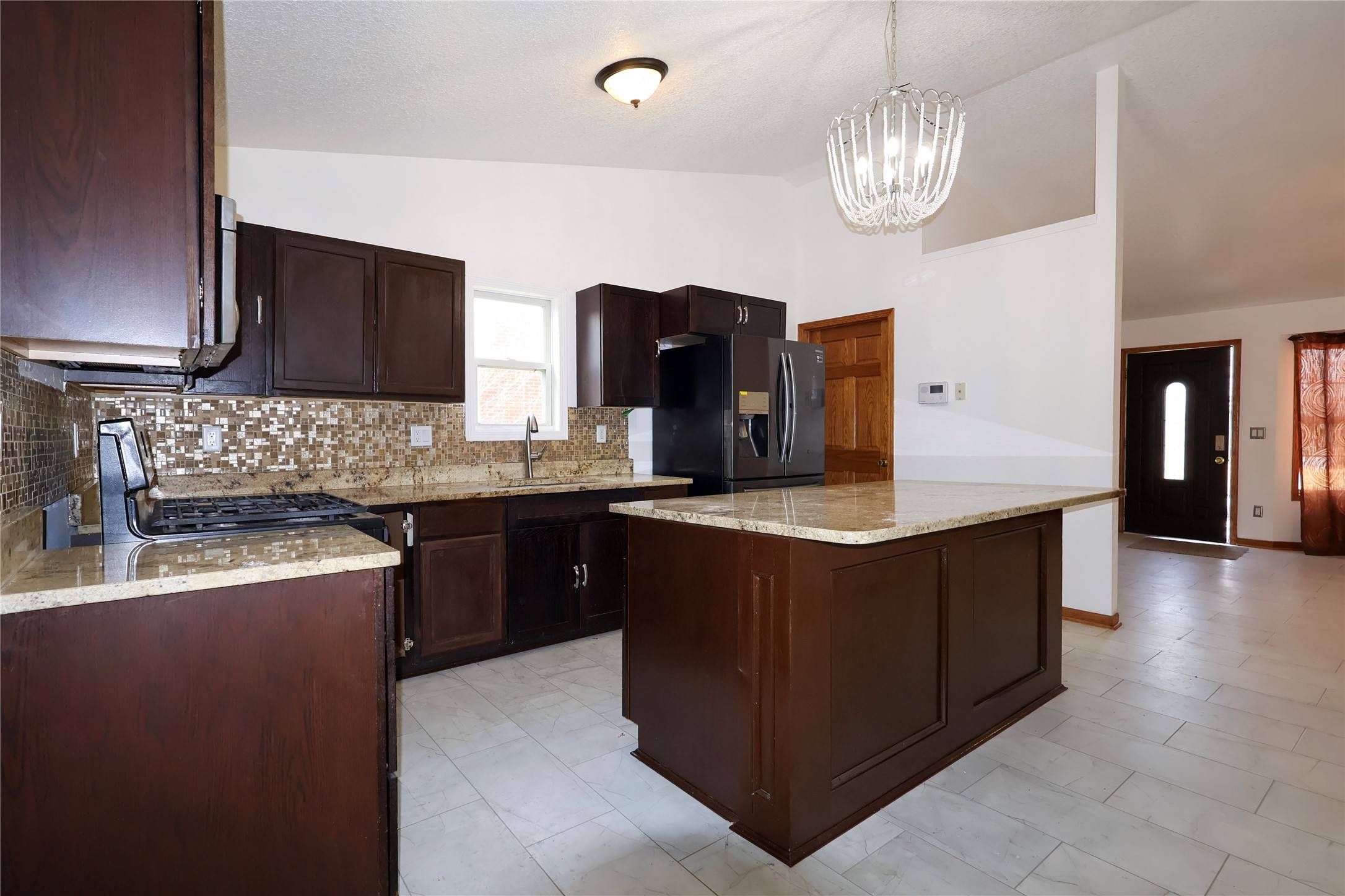 Des Moines, IA 50315,608 Kenyon Avenue