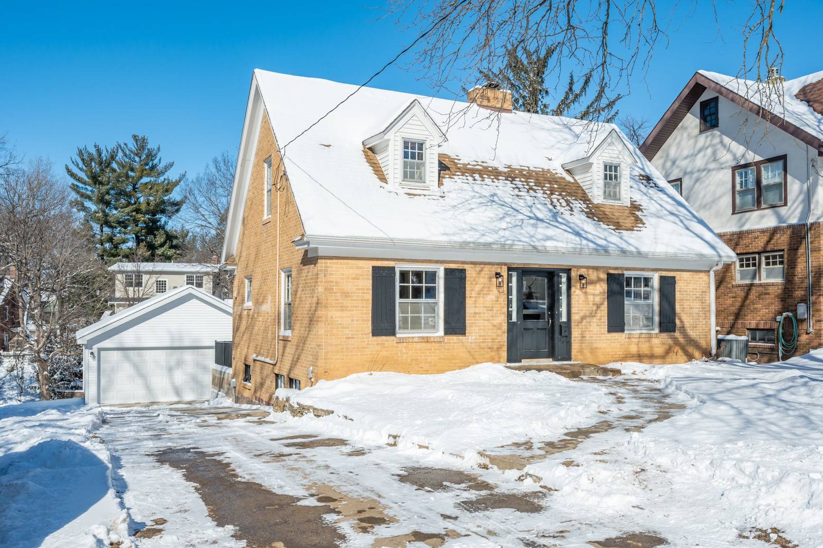 Des Moines, IA 50312,5823 Waterbury Circle