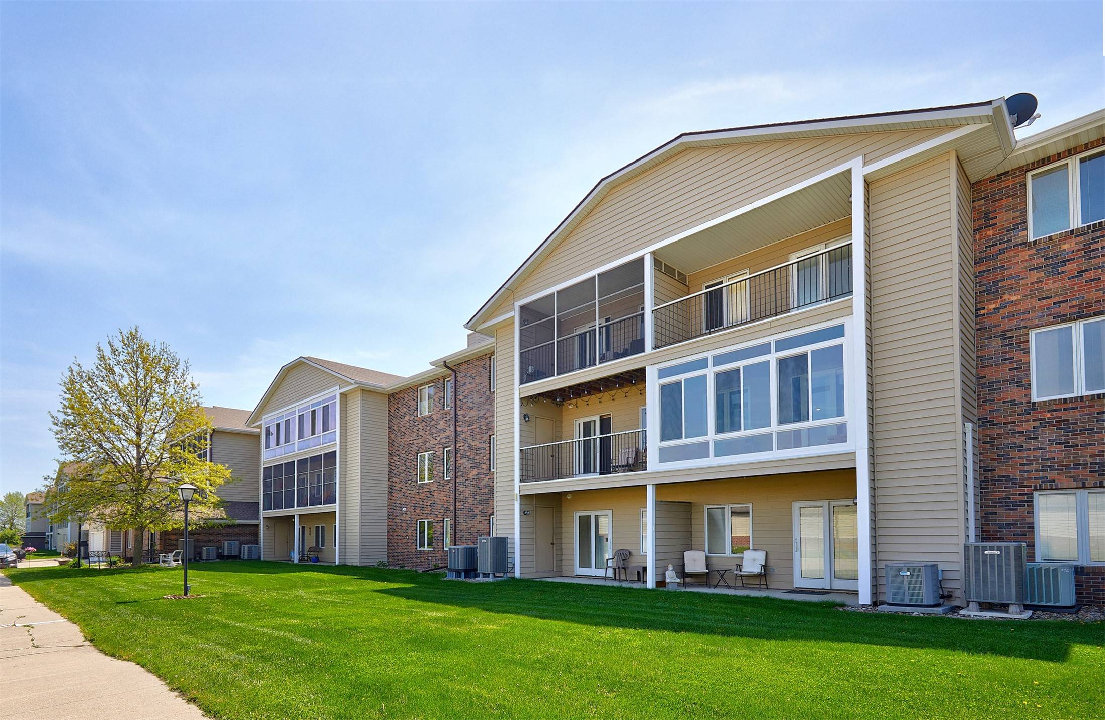 Ankeny, IA 50021,301 SE Delaware Avenue #211