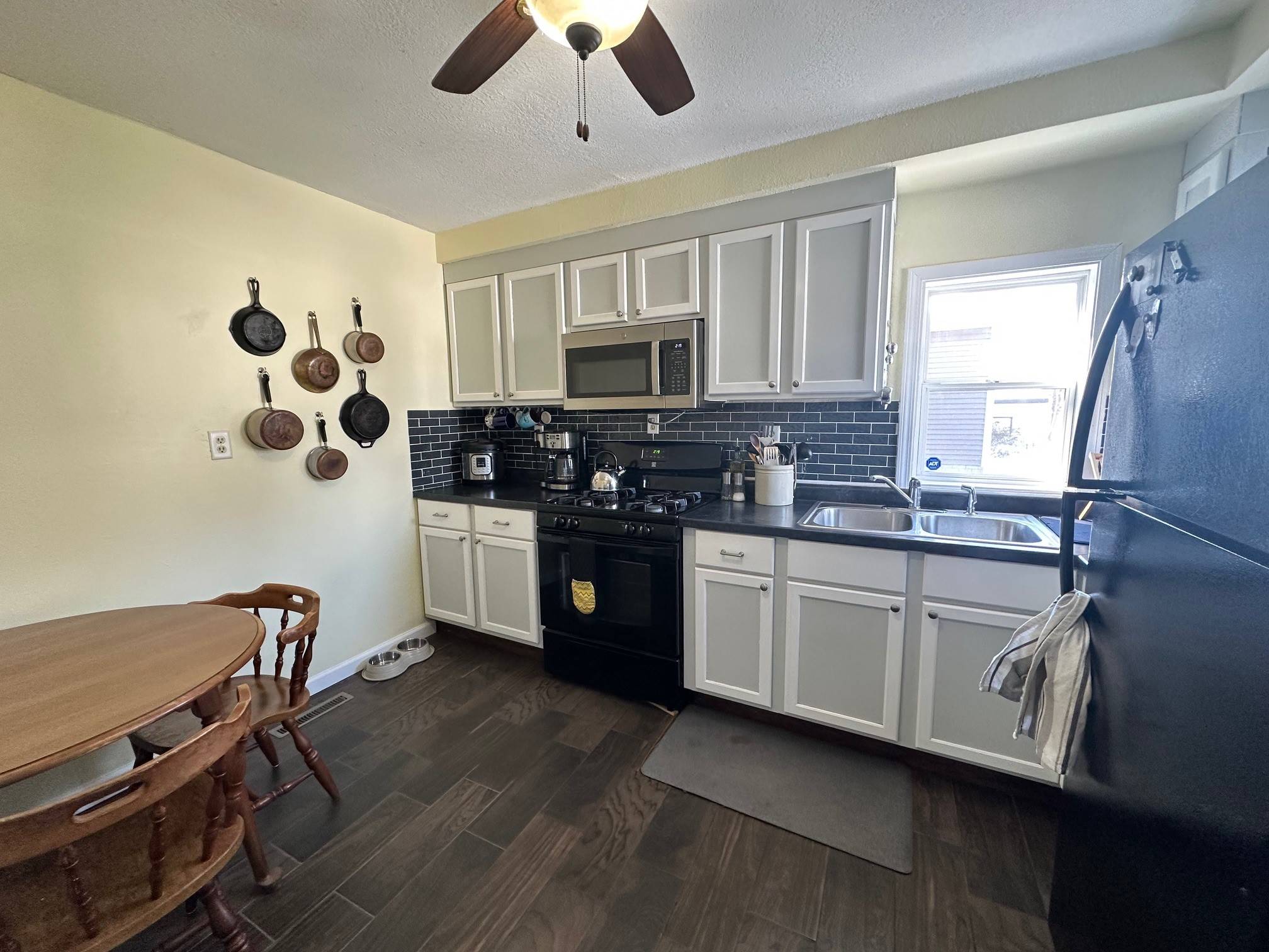 Des Moines, IA 50315,313 E Diehl Avenue