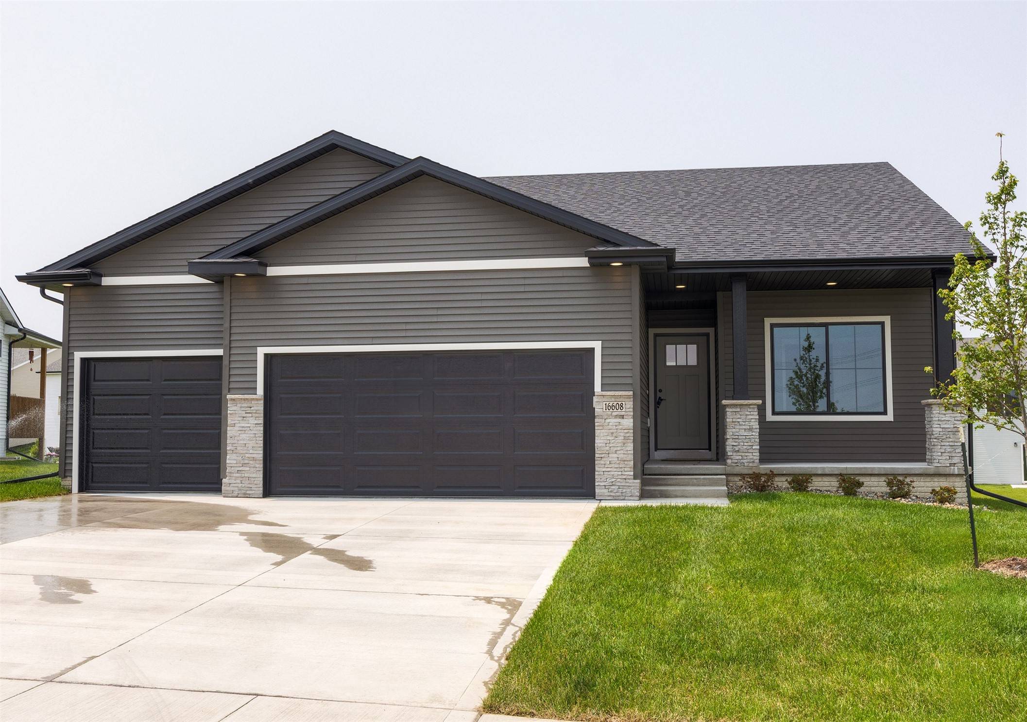 Urbandale, IA 50323,16608 Walnut Meadows Drive