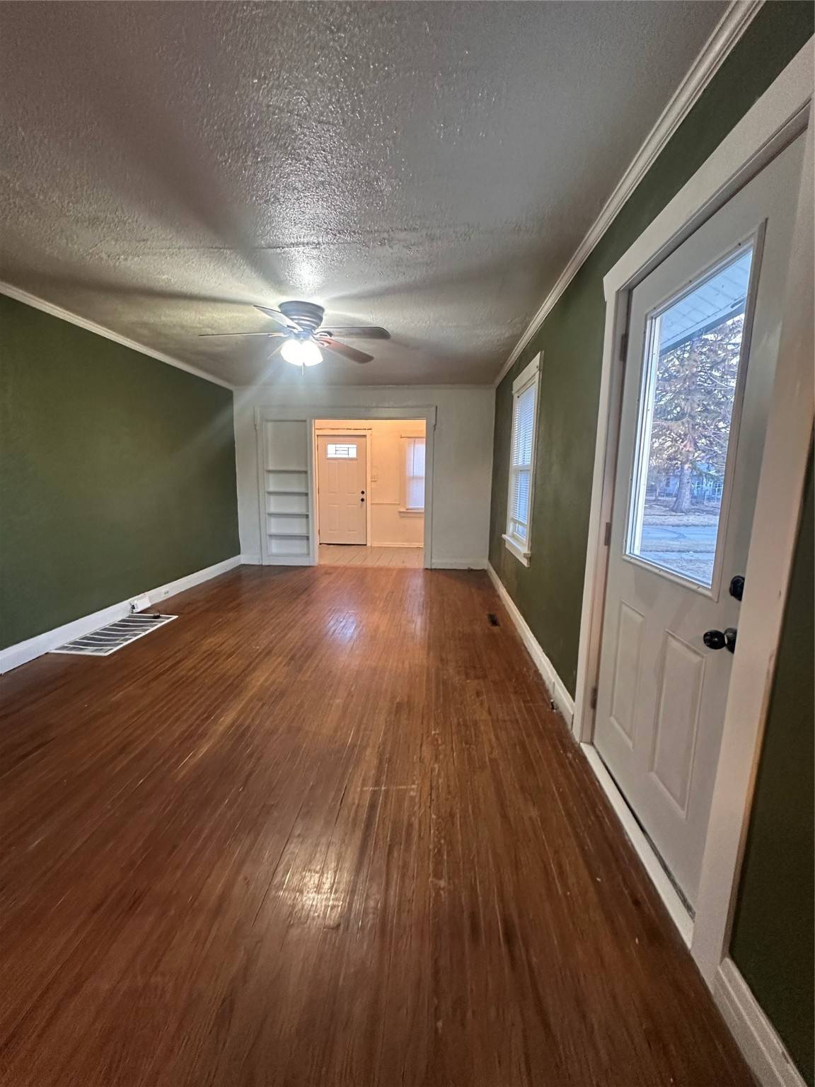 Newton, IA 50208,811 W 5th Street S