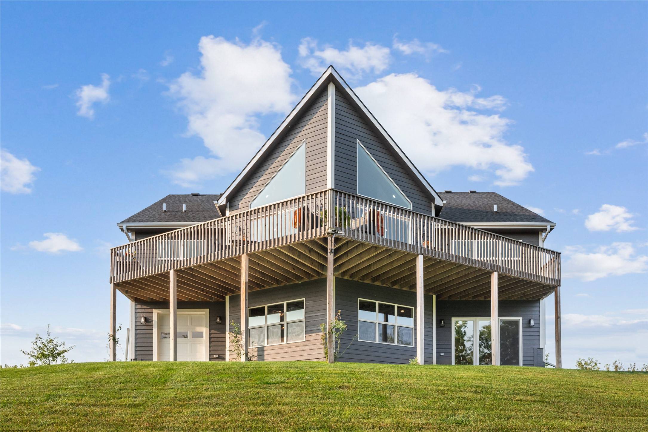 Pella, IA 50219,598 Thunder Road
