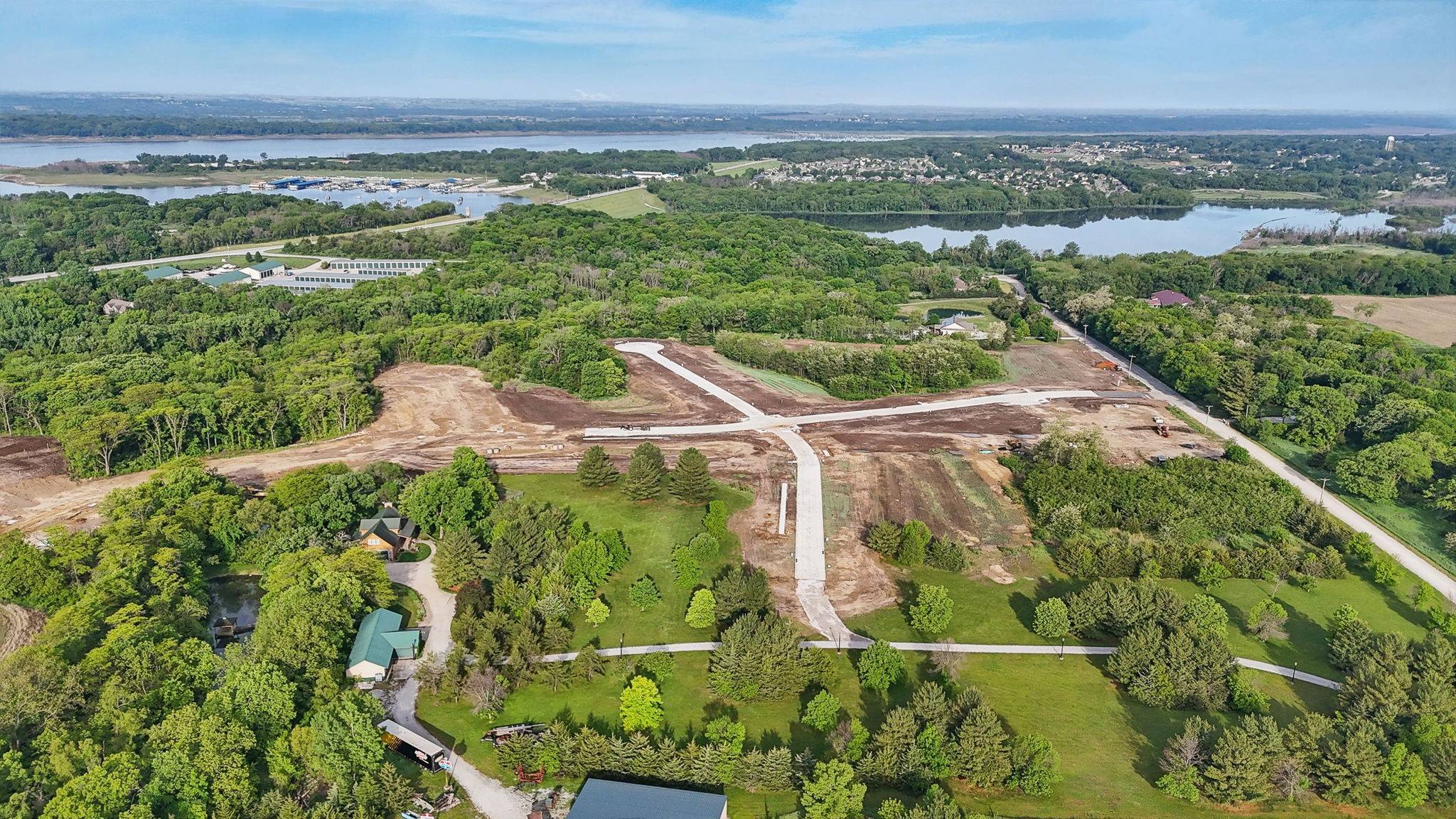Des Moines, IA 50226,17 E Red Cedar Drive