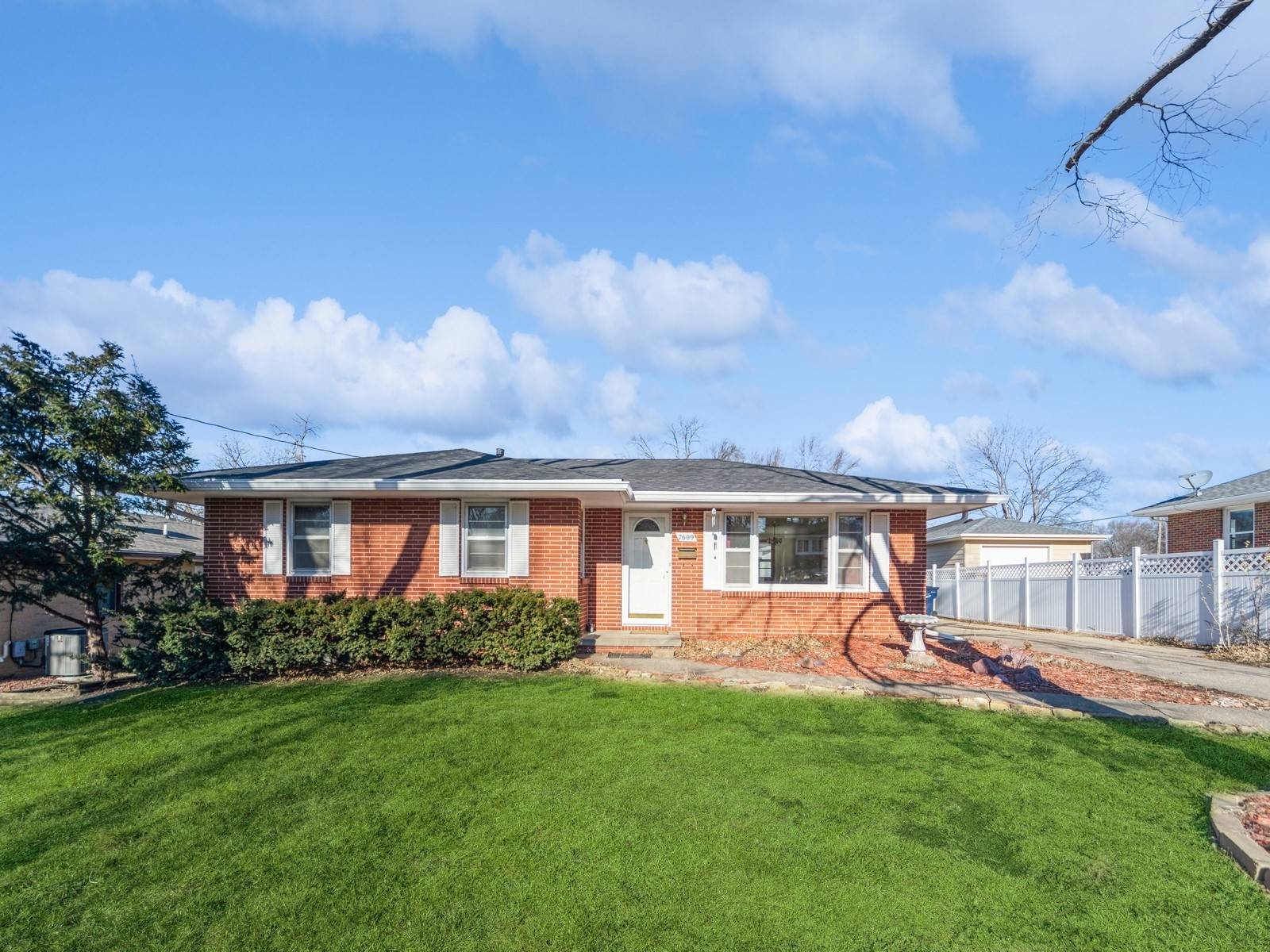 Urbandale, IA 50322,7609 Roseland Drive