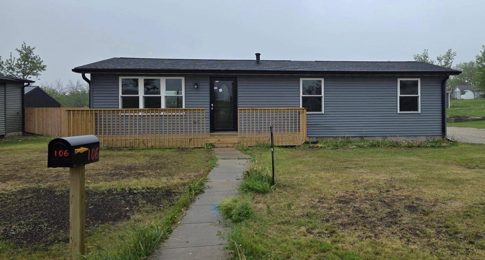 Greenfield, IA 50849,106 SE Oak Street