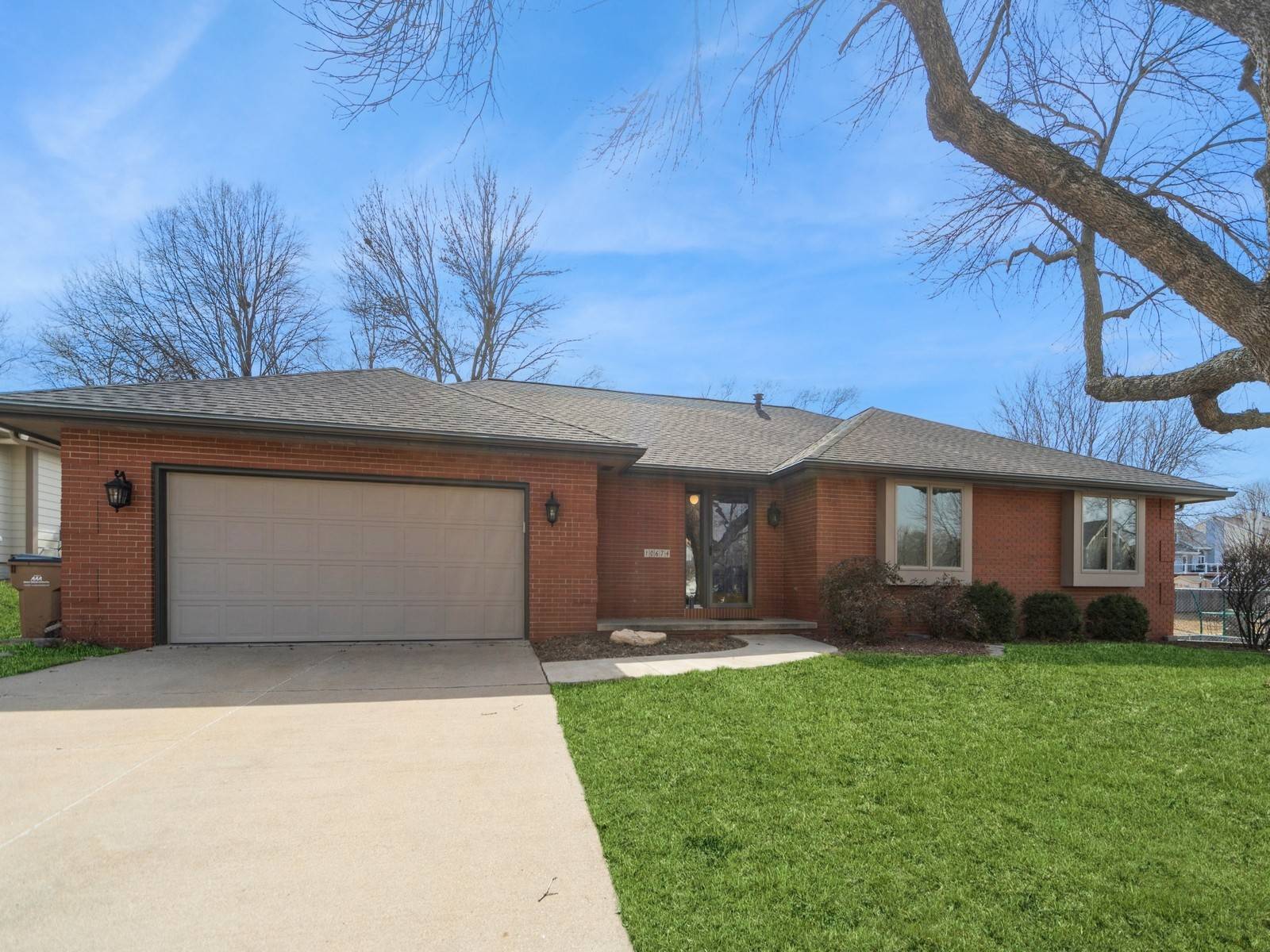 Clive, IA 50325,10674 Elmcrest Drive