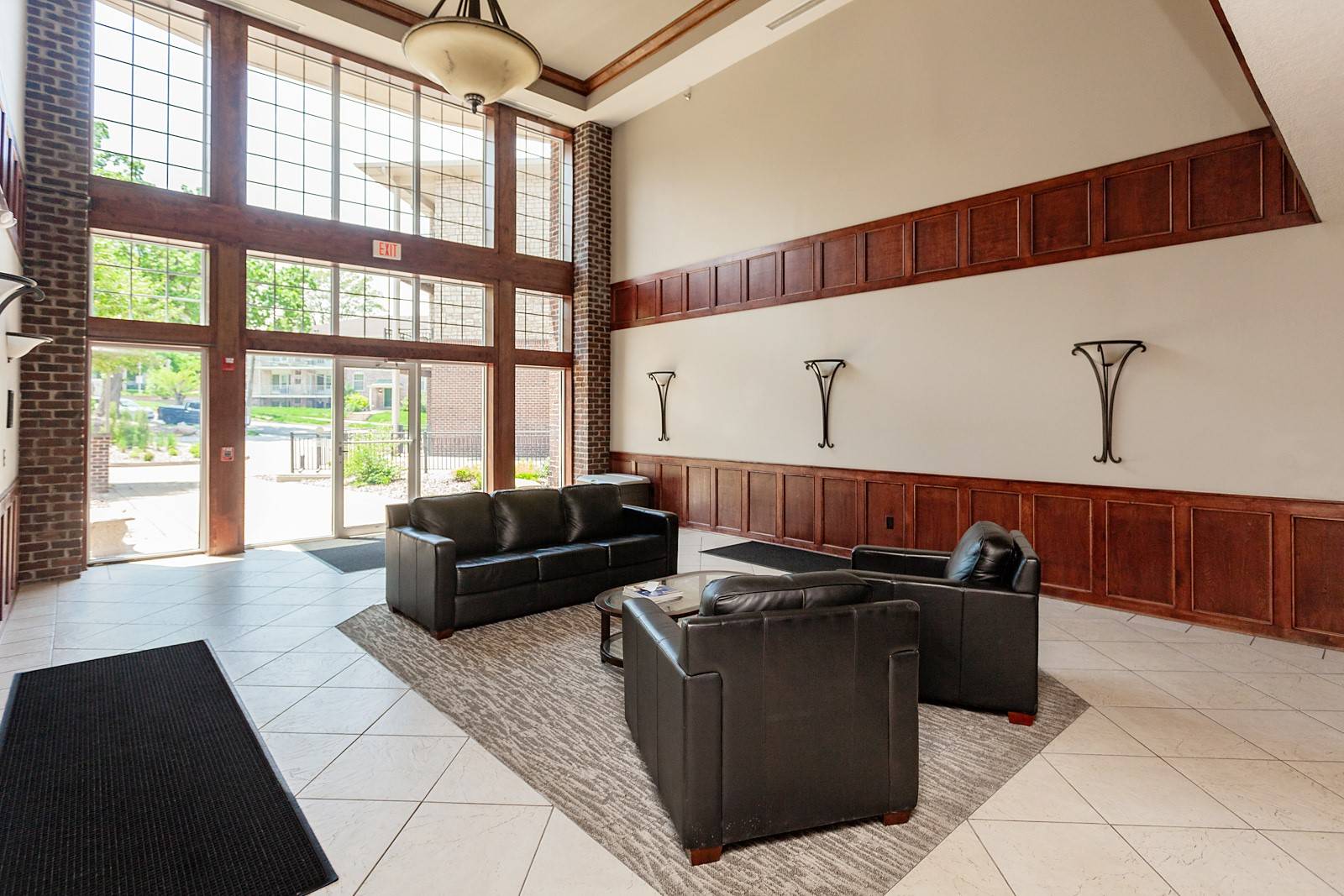 Des Moines, IA 50312,3031 Grand Avenue #215