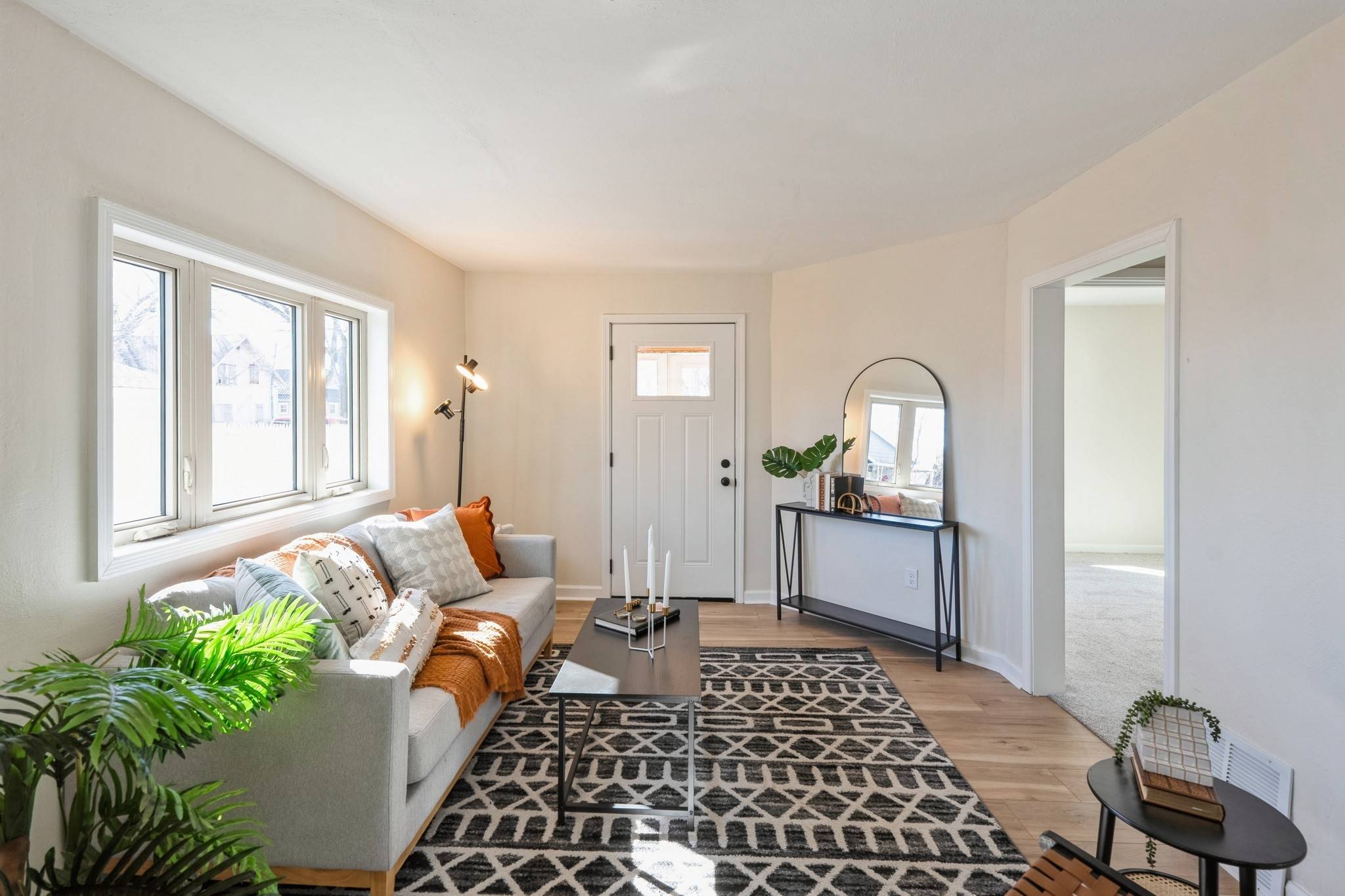 Des Moines, IA 50317,1211 E 32nd Street