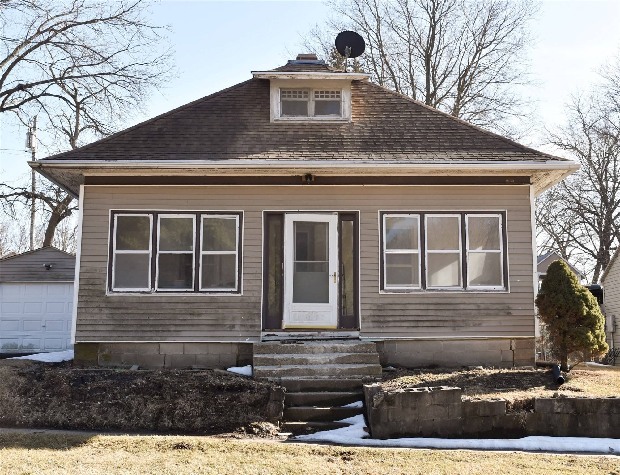 Guthrie Center, IA 50115,906 Grand Street