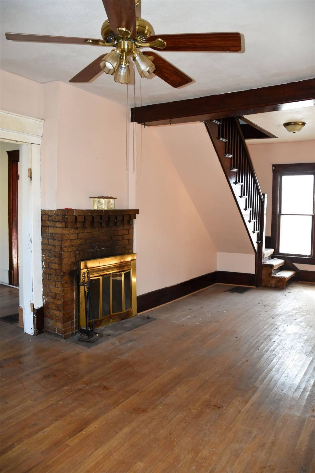 Guthrie Center, IA 50115,906 Grand Street