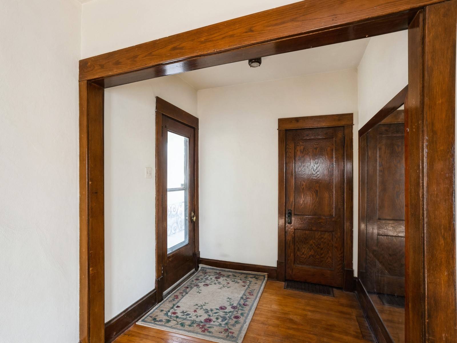 Des Moines, IA 50311,1067 37th Street