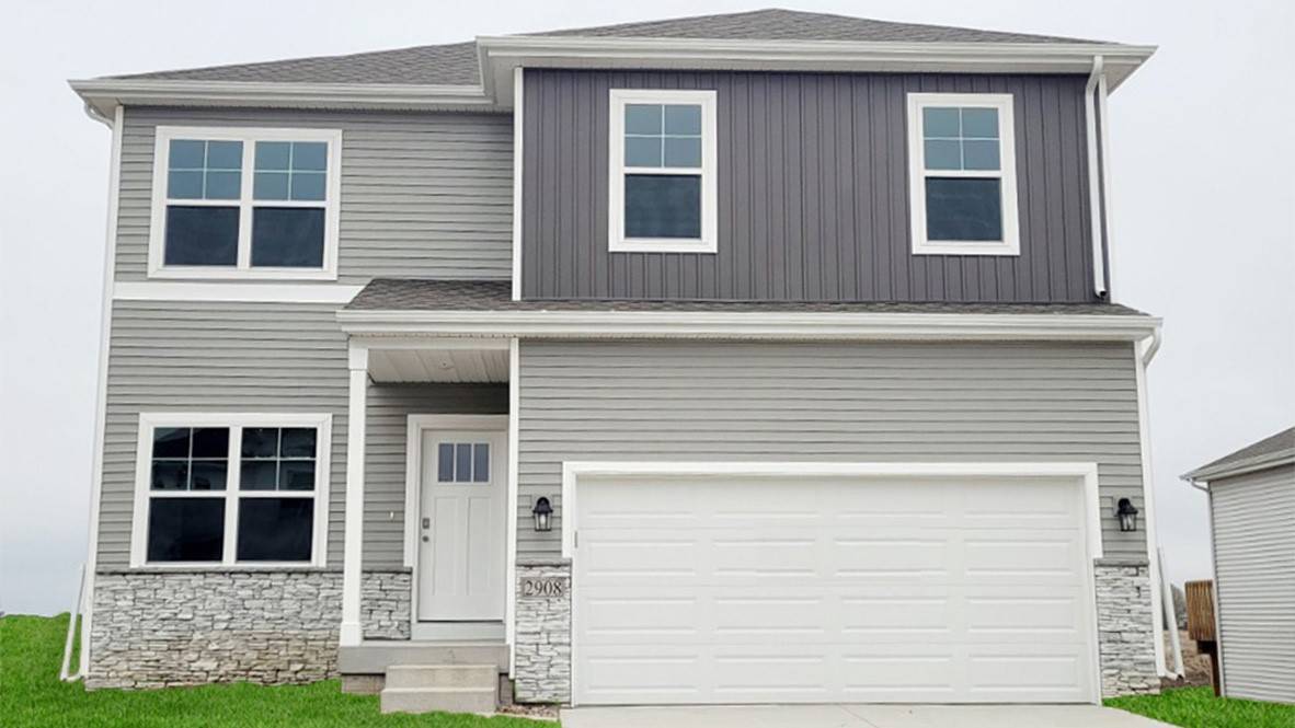 Indianola, IA 50125,2204 N Summercrest Street