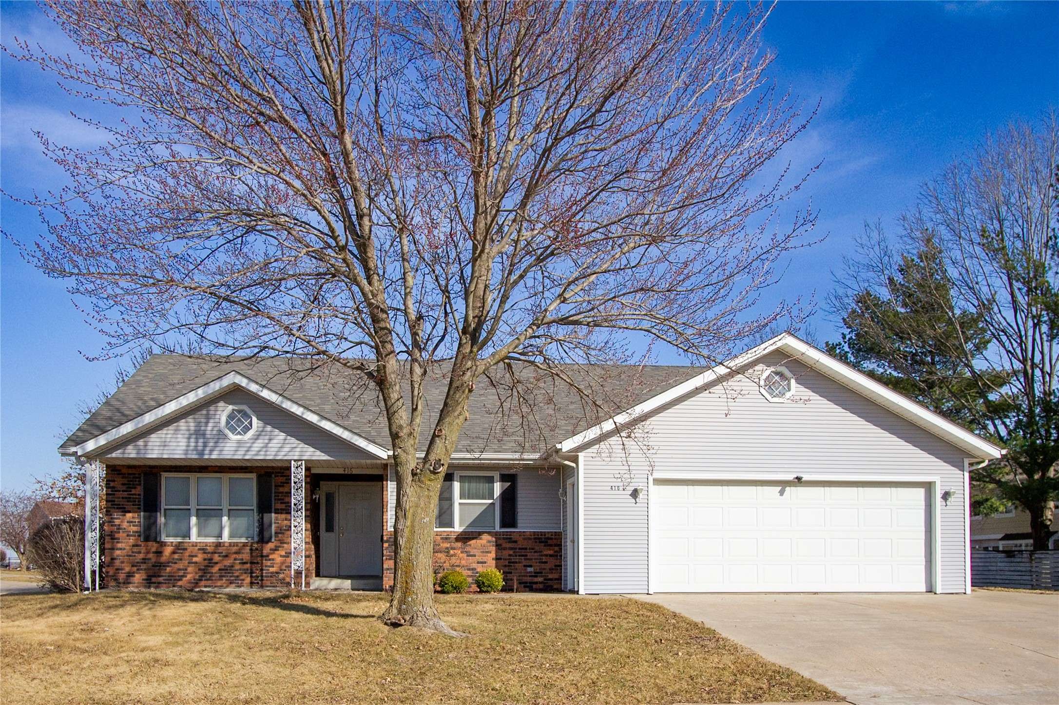 Pella, IA 50219,416 E 15th Street