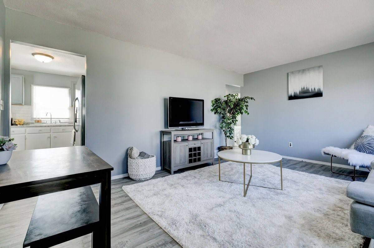Des Moines, IA 50315,918 Hackley Avenue