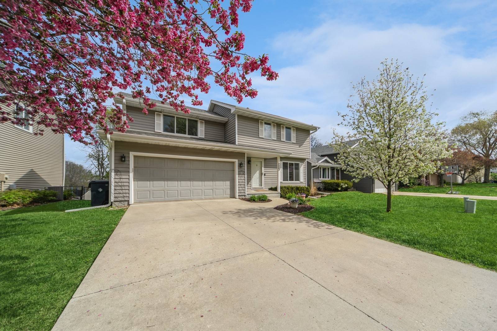 Urbandale, IA 50322,7059 Plum Drive