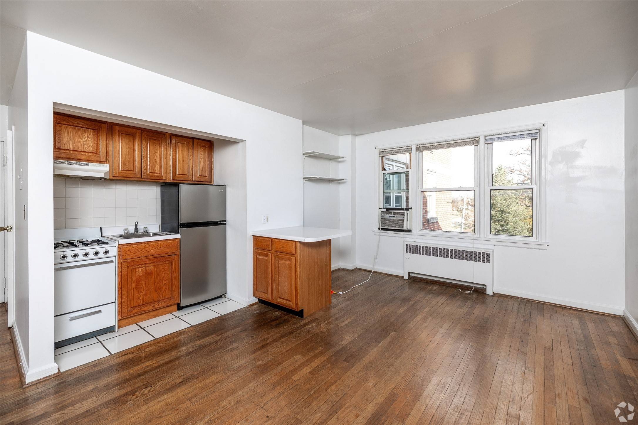 Des Moines, IA 50312,4200 Grand Avenue