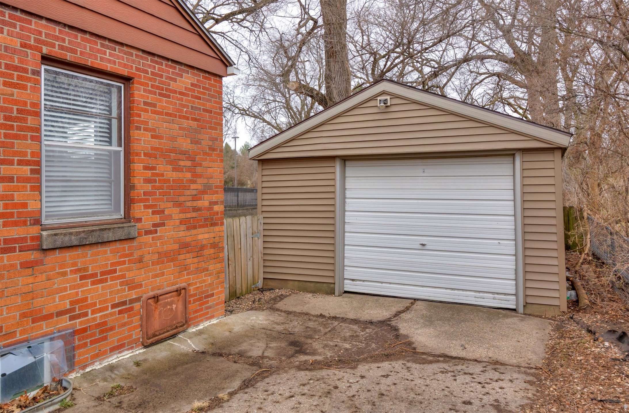 Des Moines, IA 50310,2914 49th Street