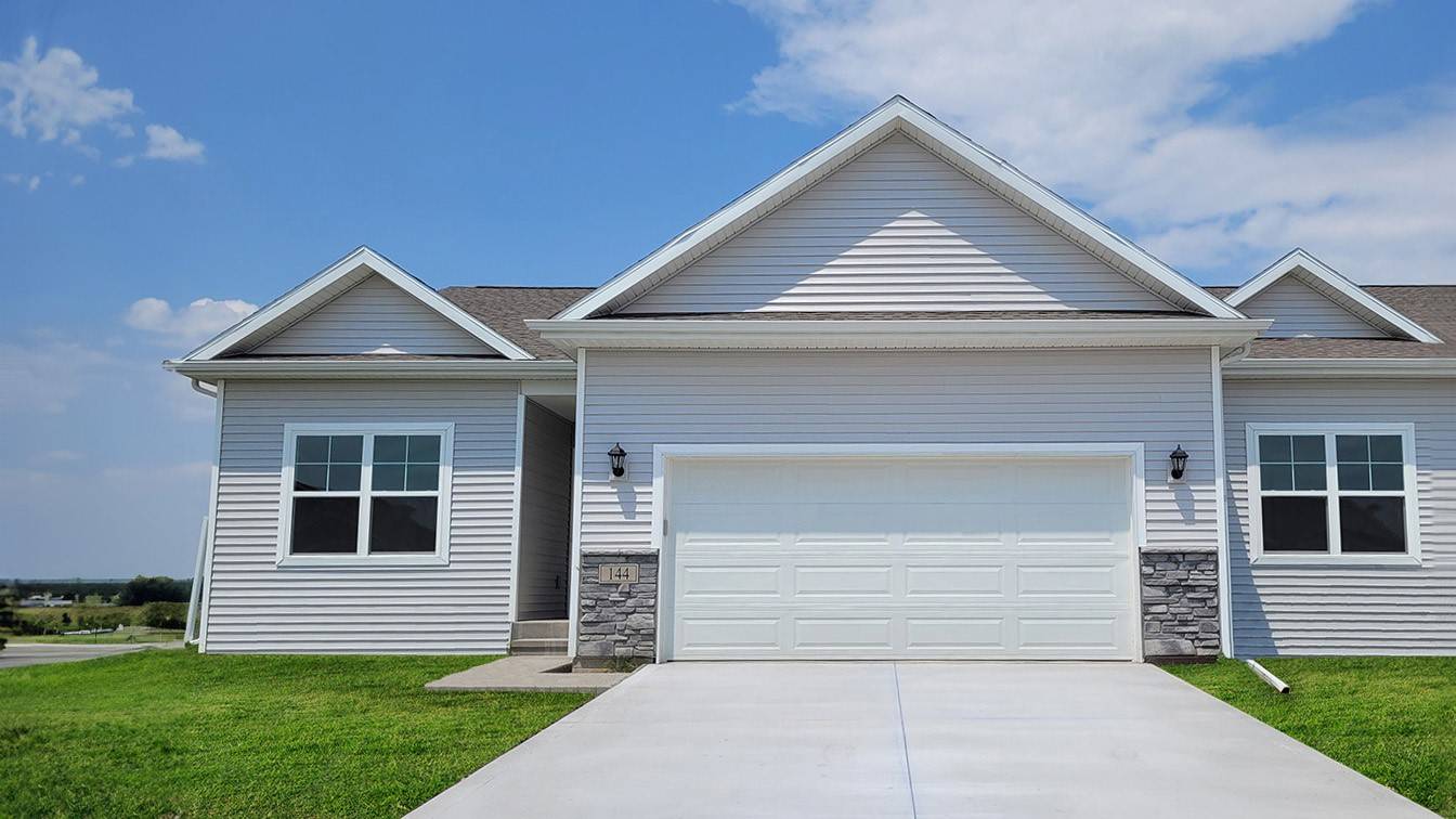 Des Moines, IA 50317,2538 Brook View Drive
