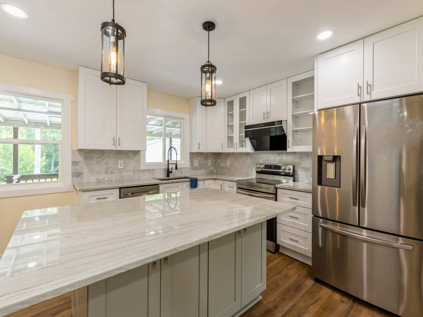 Des Moines, IA 50317,3827 E 32nd Street
