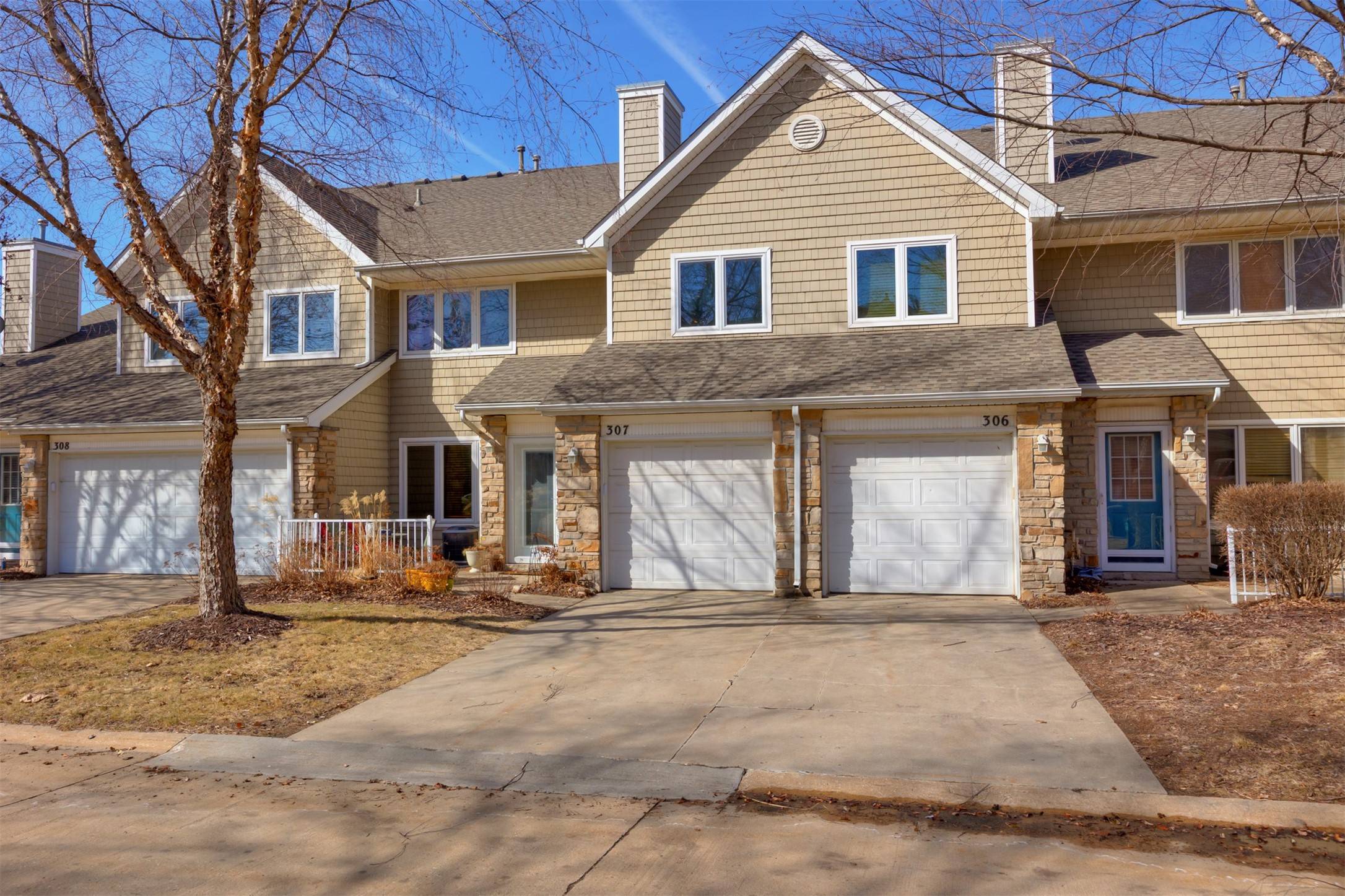 West Des Moines, IA 50266,811 Burr Oaks Drive #307