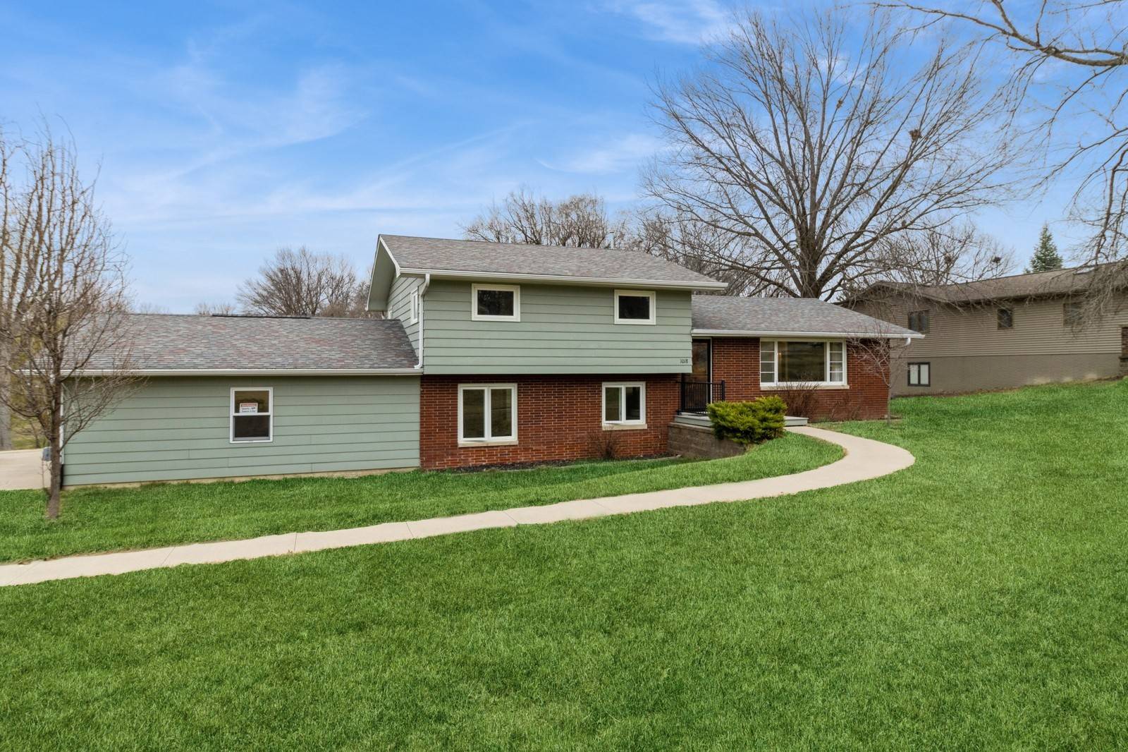 Pella, IA 50219,1018 Sunset Avenue