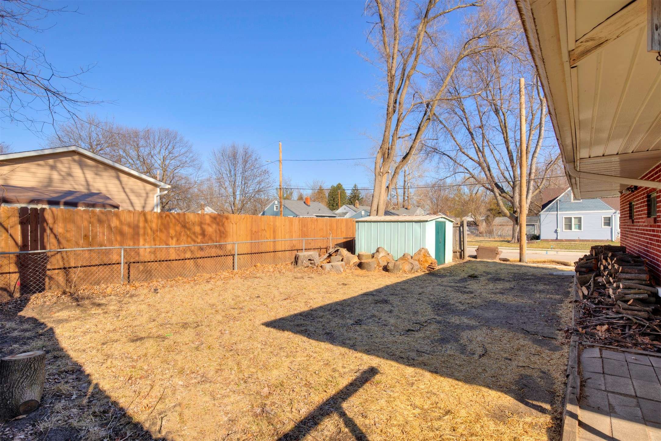 Des Moines, IA 50316,817 E Douglas Avenue