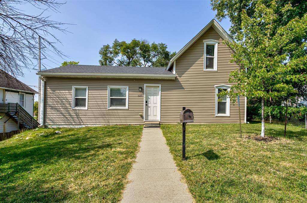 Ames, IA 50010,121 Kingsbury Avenue