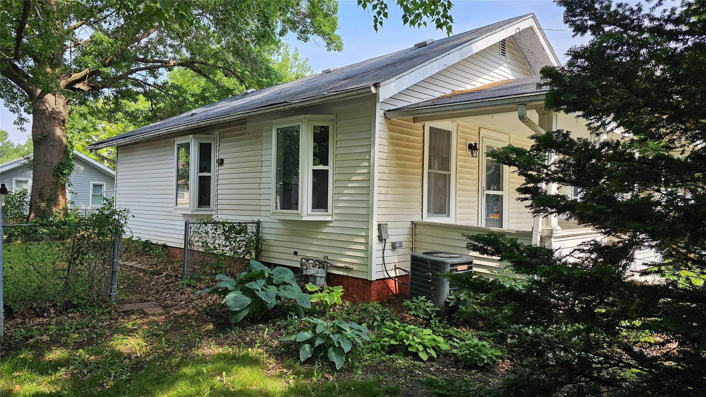 Newton, IA 50208,613 E 8th Street N