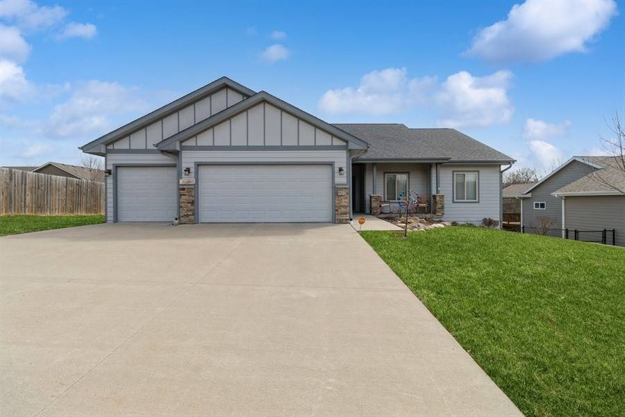 Indianola, IA 50125,902 N Kenwood Boulevard