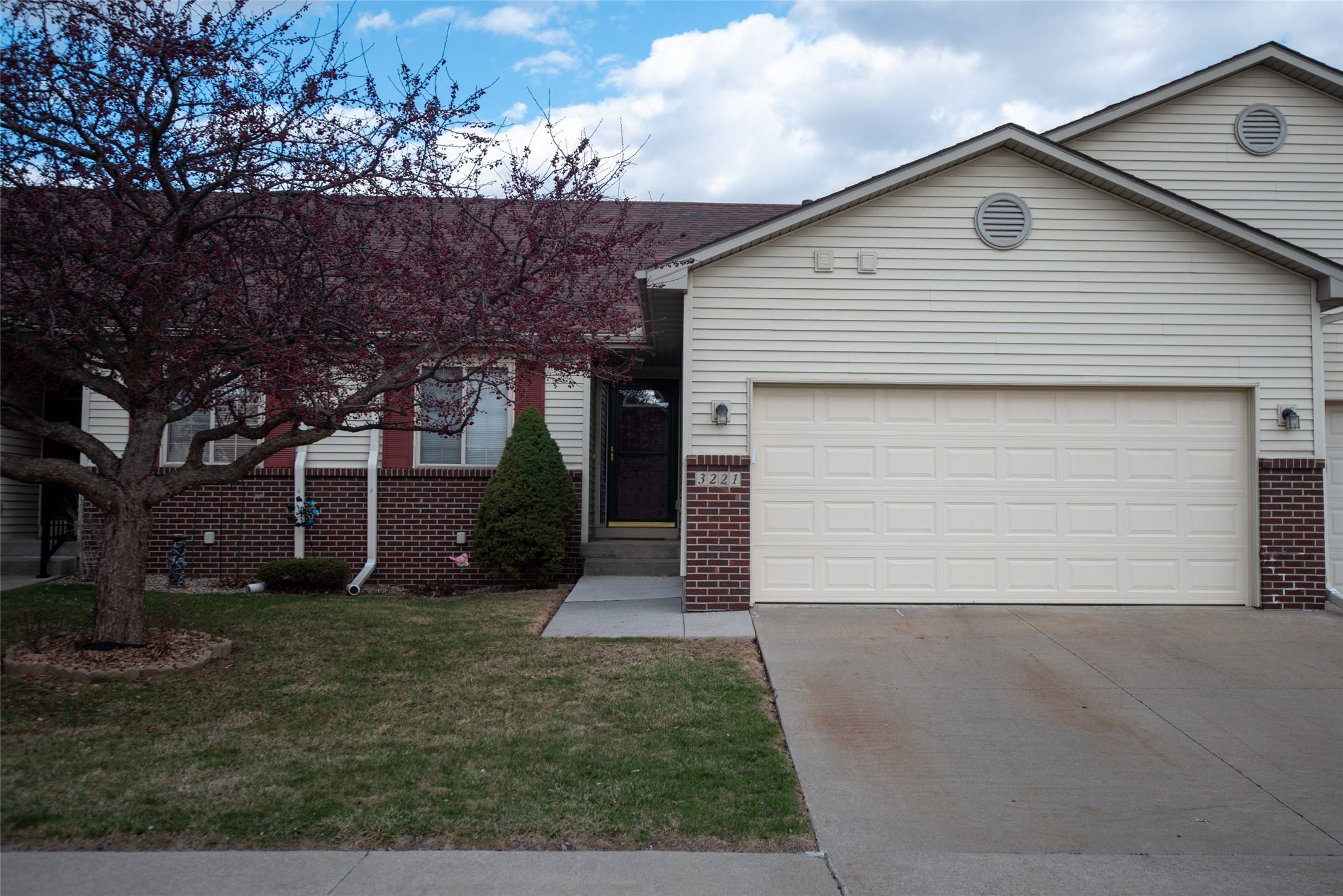 Ankeny, IA 50021,3221 SE Turnberry Drive
