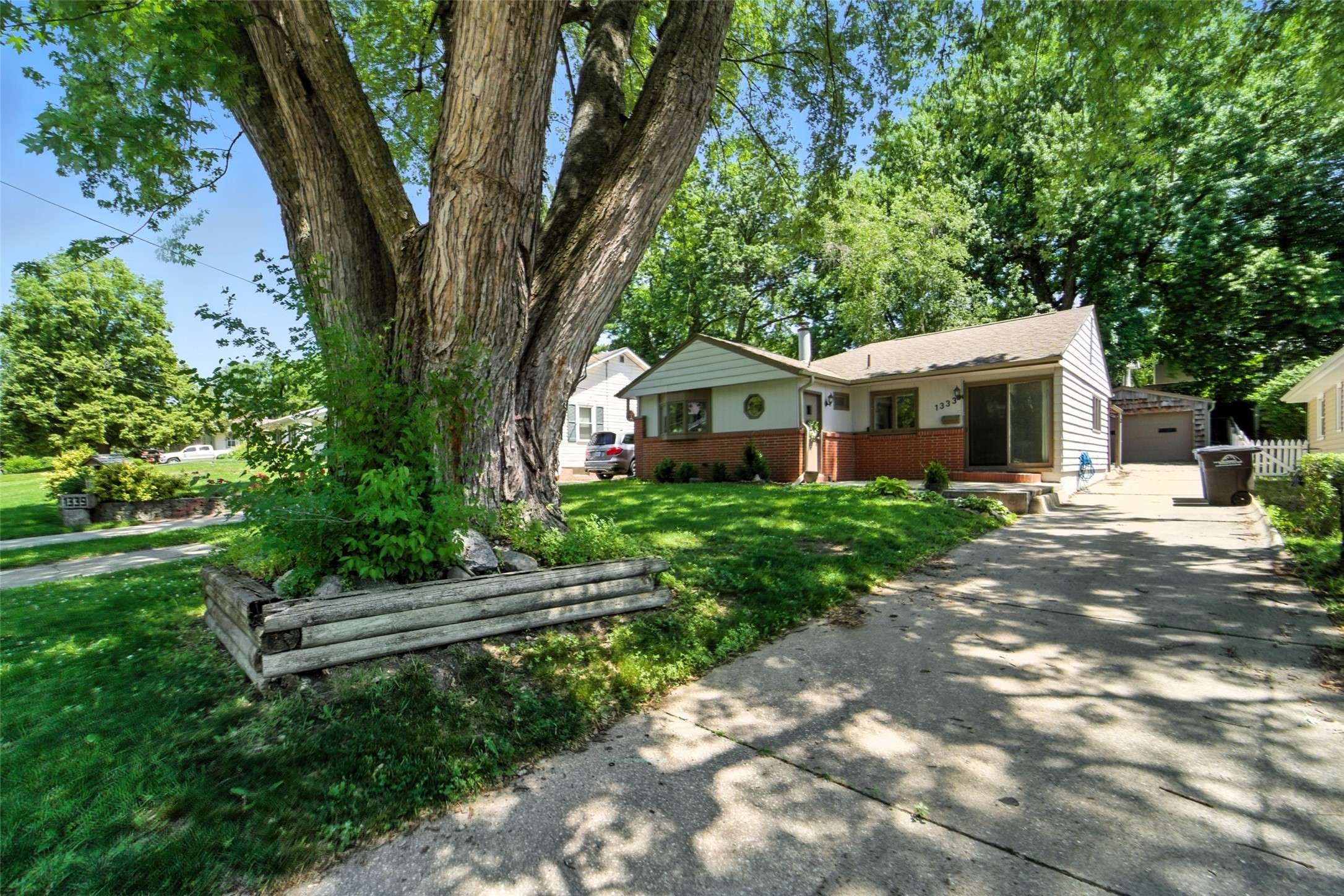 Des Moines, IA 50311,1333 Cummins Parkway