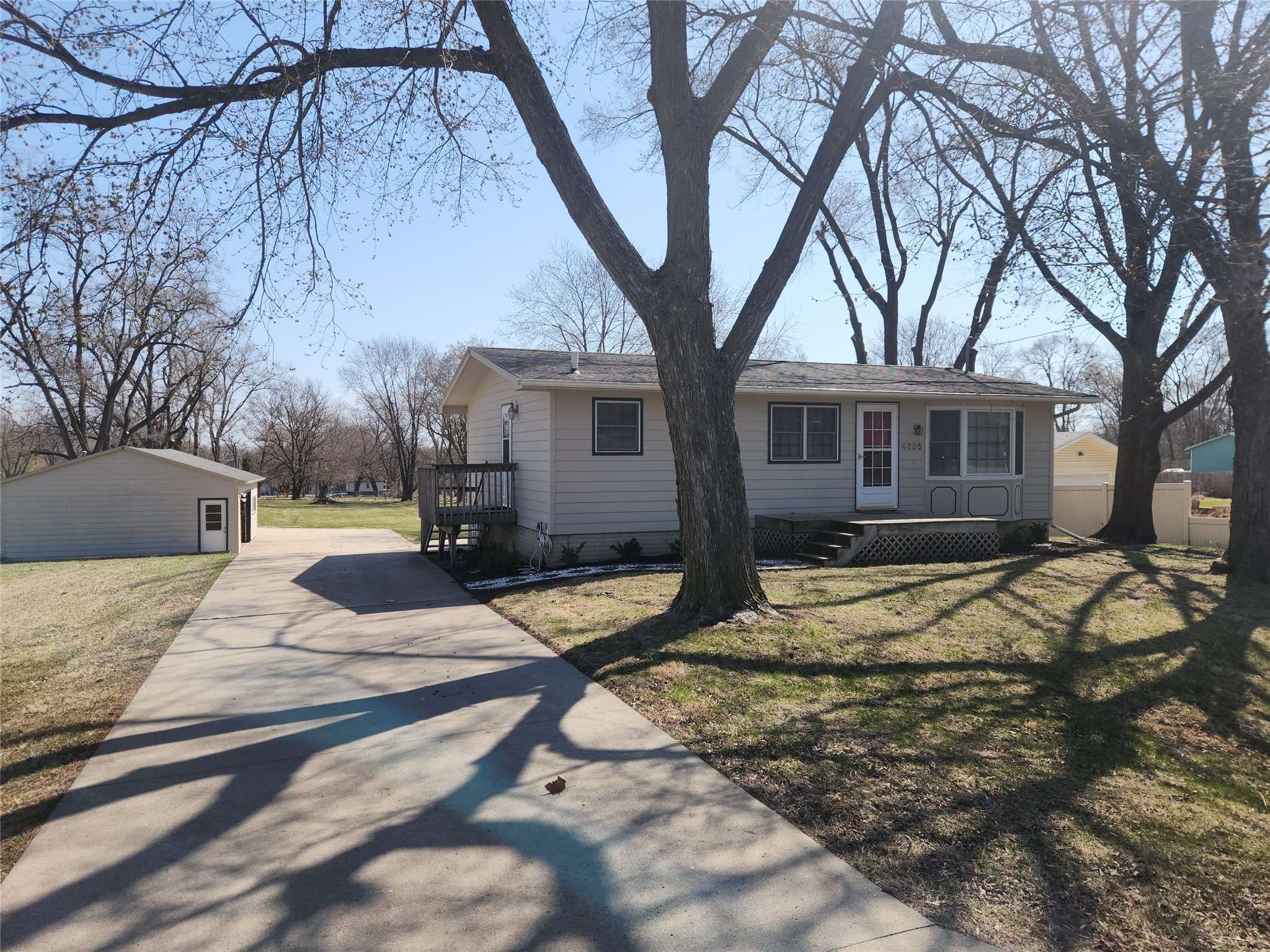 Des Moines, IA 50317,4305 NE 27th Street