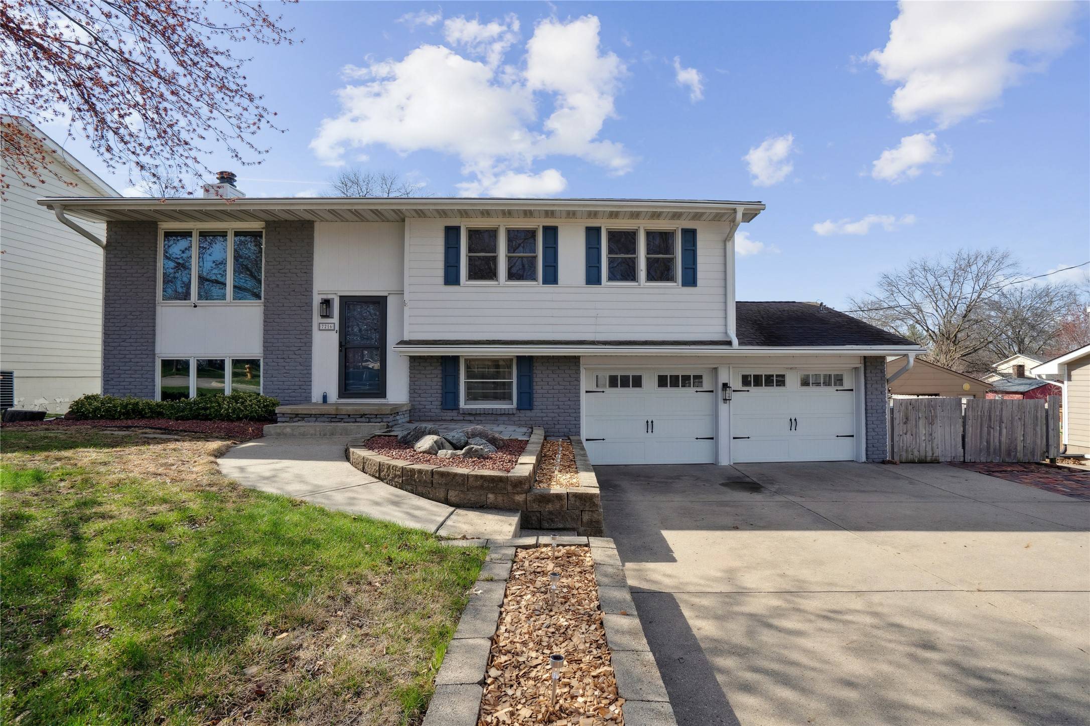 Urbandale, IA 50322,7216 Prairie Avenue