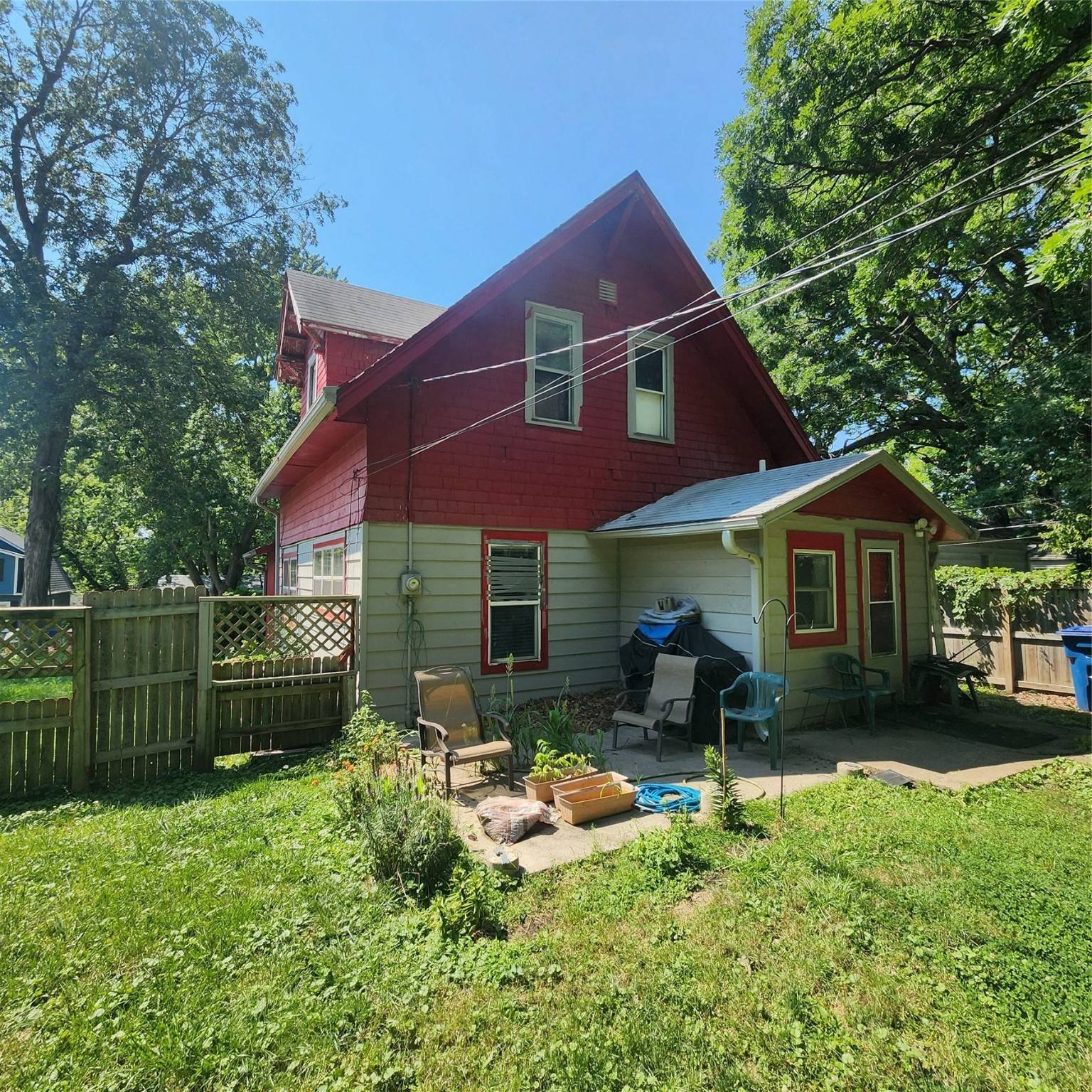 Des Moines, IA 50311,1529 33rd Street