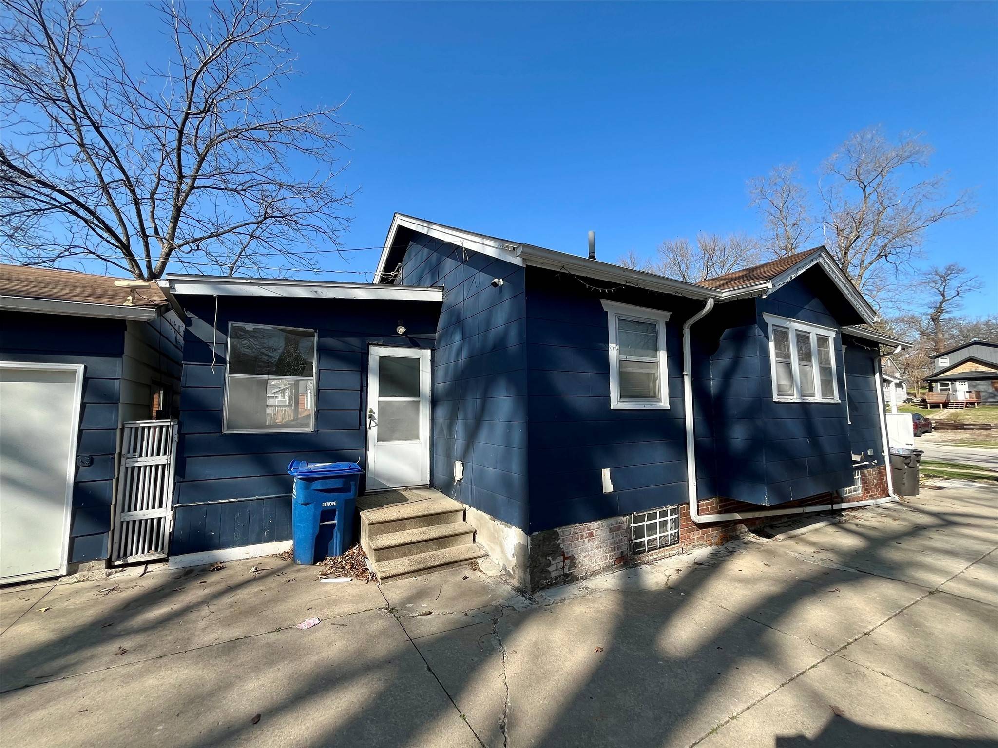 Des Moines, IA 50312,730 25th Street
